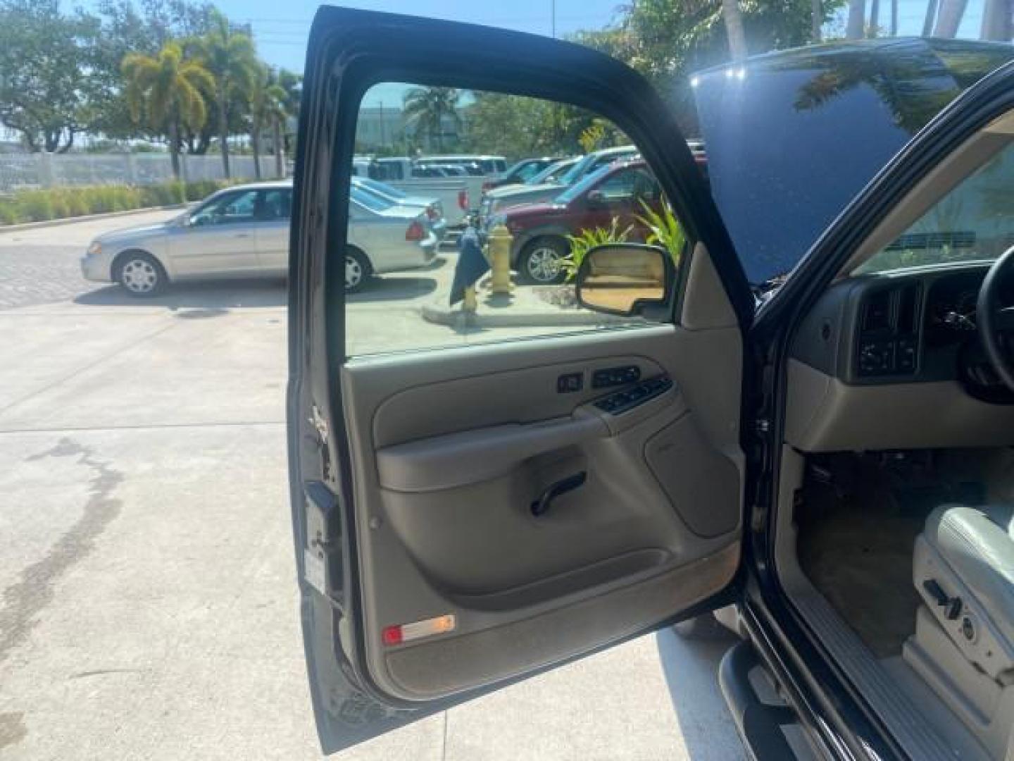 2005 Black /Gray/Dark Charcoal Chevrolet Tahoe LS Z71 1 OWNER LOW MILES 82,796 (1GNEC13T85R) with an 5.3L Vortec 5300 V8 SFI Engine engine, Automatic transmission, located at 4701 North Dixie Hwy, Pompano Beach, FL, 33064, (954) 422-2889, 26.240938, -80.123474 - OUR WEBPAGE FLORIDACARS1.COM HAS OVER 100 PHOTOS AND FREE CARFAX LINK 2005 CHEVROLET TAHOE LS 1 OWNER NO ACCIDENTS16 SERVICE RECORDS VIN: 1GNEC13T85R212888 1 G N E C 1 3 T 8 5 R 2 1 2 8 8 8 4 DOOR WAGON/SPORT UTILITY 5.3L V8 F GASOLINE REAR WHEEL DRIVE Top Features Alloy Wheels Rear Air Conditioning - Photo#9