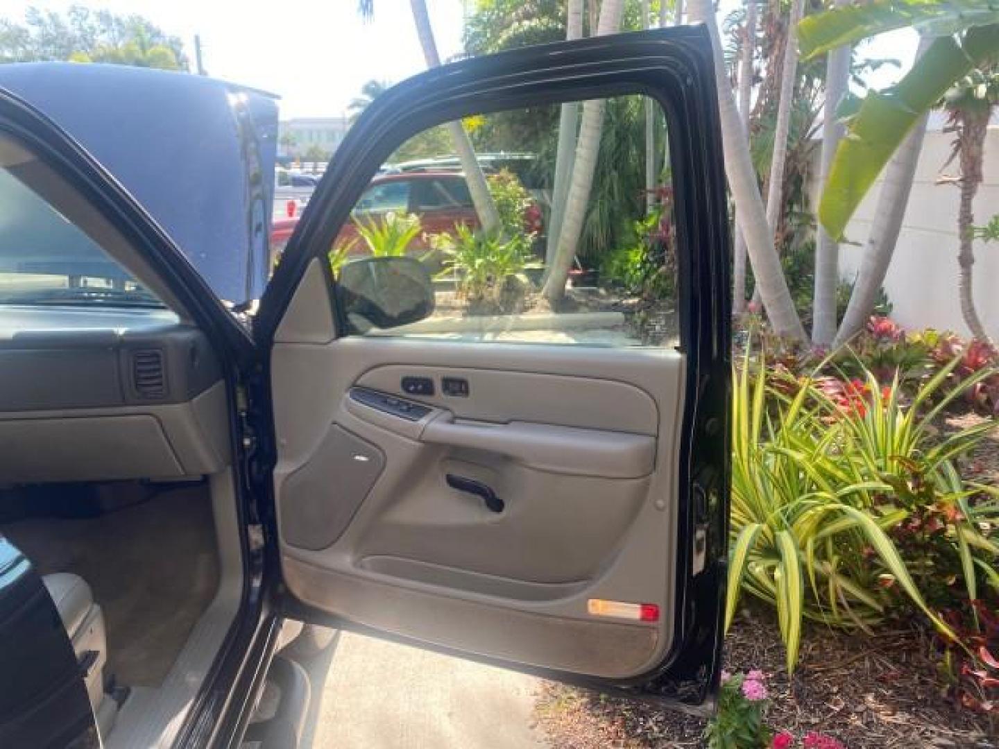 2005 Black /Gray/Dark Charcoal Chevrolet Tahoe LS Z71 1 OWNER LOW MILES 82,796 (1GNEC13T85R) with an 5.3L Vortec 5300 V8 SFI Engine engine, Automatic transmission, located at 4701 North Dixie Hwy, Pompano Beach, FL, 33064, (954) 422-2889, 26.240938, -80.123474 - OUR WEBPAGE FLORIDACARS1.COM HAS OVER 100 PHOTOS AND FREE CARFAX LINK 2005 CHEVROLET TAHOE LS 1 OWNER NO ACCIDENTS16 SERVICE RECORDS VIN: 1GNEC13T85R212888 1 G N E C 1 3 T 8 5 R 2 1 2 8 8 8 4 DOOR WAGON/SPORT UTILITY 5.3L V8 F GASOLINE REAR WHEEL DRIVE Top Features Alloy Wheels Rear Air Conditioning - Photo#11
