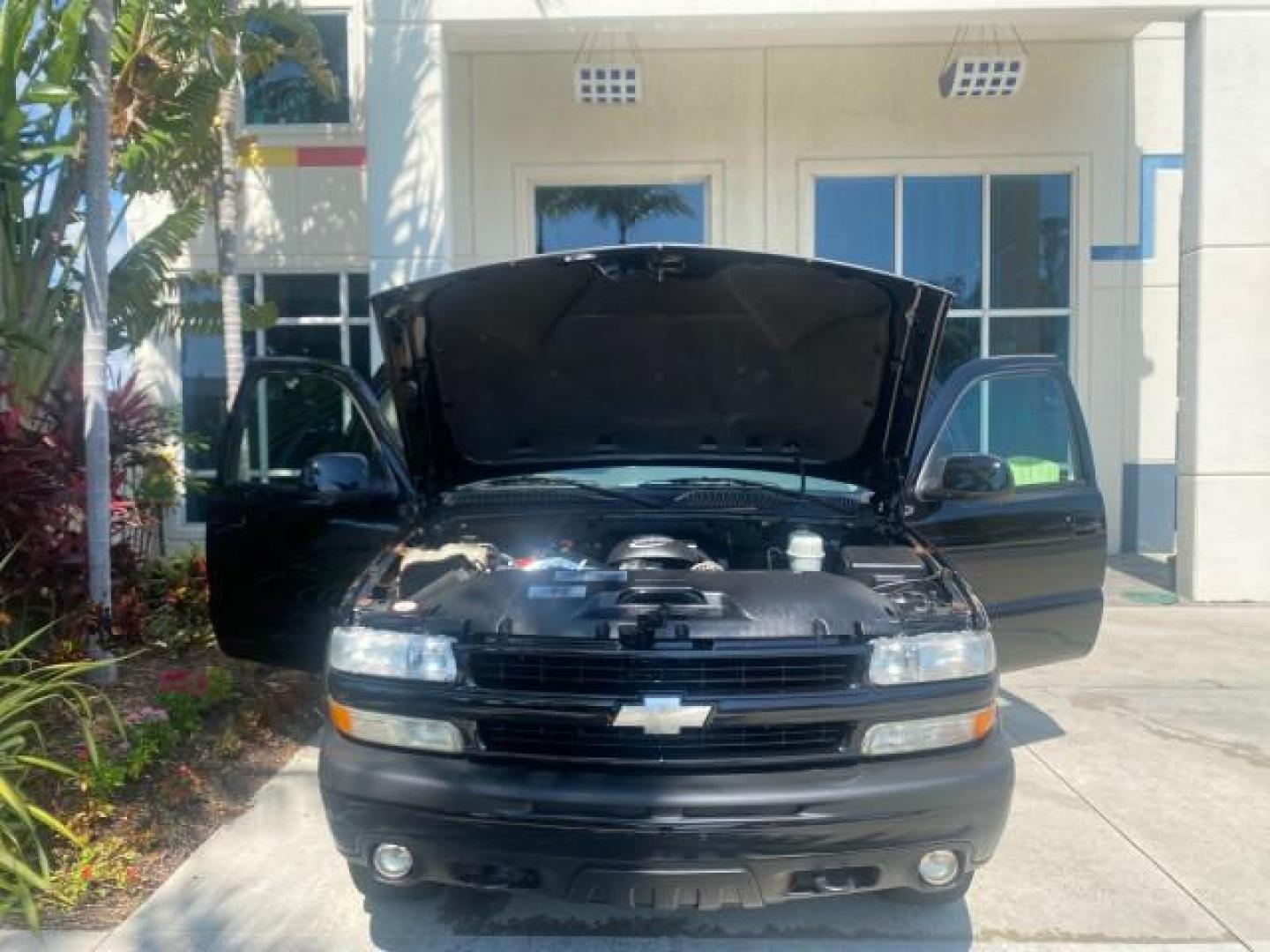 2005 Black /Gray/Dark Charcoal Chevrolet Tahoe LS Z71 1 OWNER LOW MILES 82,796 (1GNEC13T85R) with an 5.3L Vortec 5300 V8 SFI Engine engine, Automatic transmission, located at 4701 North Dixie Hwy, Pompano Beach, FL, 33064, (954) 422-2889, 26.240938, -80.123474 - OUR WEBPAGE FLORIDACARS1.COM HAS OVER 100 PHOTOS AND FREE CARFAX LINK 2005 CHEVROLET TAHOE LS 1 OWNER NO ACCIDENTS16 SERVICE RECORDS VIN: 1GNEC13T85R212888 1 G N E C 1 3 T 8 5 R 2 1 2 8 8 8 4 DOOR WAGON/SPORT UTILITY 5.3L V8 F GASOLINE REAR WHEEL DRIVE Top Features Alloy Wheels Rear Air Conditioning - Photo#16