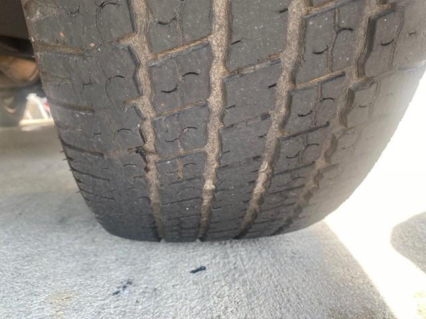 2005 Black /Gray/Dark Charcoal Chevrolet Tahoe LS Z71 1 OWNER LOW MILES 82,796 (1GNEC13T85R) with an 5.3L Vortec 5300 V8 SFI Engine engine, Automatic transmission, located at 4701 North Dixie Hwy, Pompano Beach, FL, 33064, (954) 422-2889, 26.240938, -80.123474 - OUR WEBPAGE FLORIDACARS1.COM HAS OVER 100 PHOTOS AND FREE CARFAX LINK 2005 CHEVROLET TAHOE LS 1 OWNER NO ACCIDENTS16 SERVICE RECORDS VIN: 1GNEC13T85R212888 1 G N E C 1 3 T 8 5 R 2 1 2 8 8 8 4 DOOR WAGON/SPORT UTILITY 5.3L V8 F GASOLINE REAR WHEEL DRIVE Top Features Alloy Wheels Rear Air Conditioning - Photo#20