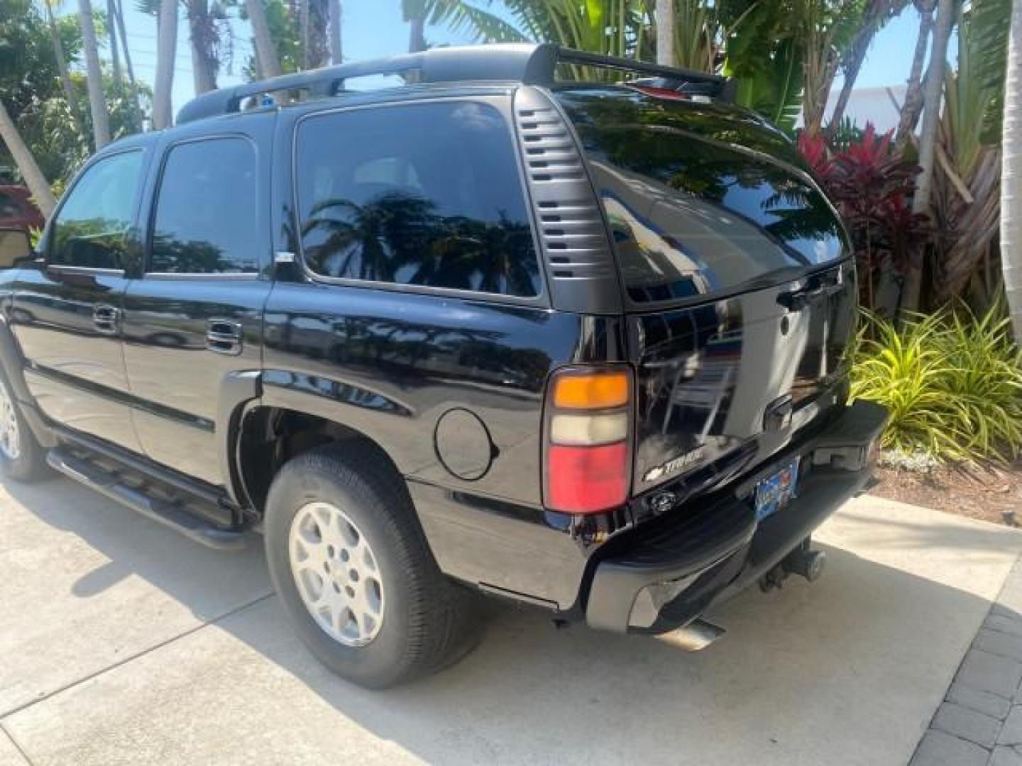 2005 Black /Gray/Dark Charcoal Chevrolet Tahoe LS Z71 1 OWNER LOW MILES 82,796 (1GNEC13T85R) with an 5.3L Vortec 5300 V8 SFI Engine engine, Automatic transmission, located at 4701 North Dixie Hwy, Pompano Beach, FL, 33064, (954) 422-2889, 26.240938, -80.123474 - OUR WEBPAGE FLORIDACARS1.COM HAS OVER 100 PHOTOS AND FREE CARFAX LINK 2005 CHEVROLET TAHOE LS 1 OWNER NO ACCIDENTS16 SERVICE RECORDS VIN: 1GNEC13T85R212888 1 G N E C 1 3 T 8 5 R 2 1 2 8 8 8 4 DOOR WAGON/SPORT UTILITY 5.3L V8 F GASOLINE REAR WHEEL DRIVE Top Features Alloy Wheels Rear Air Conditioning - Photo#76