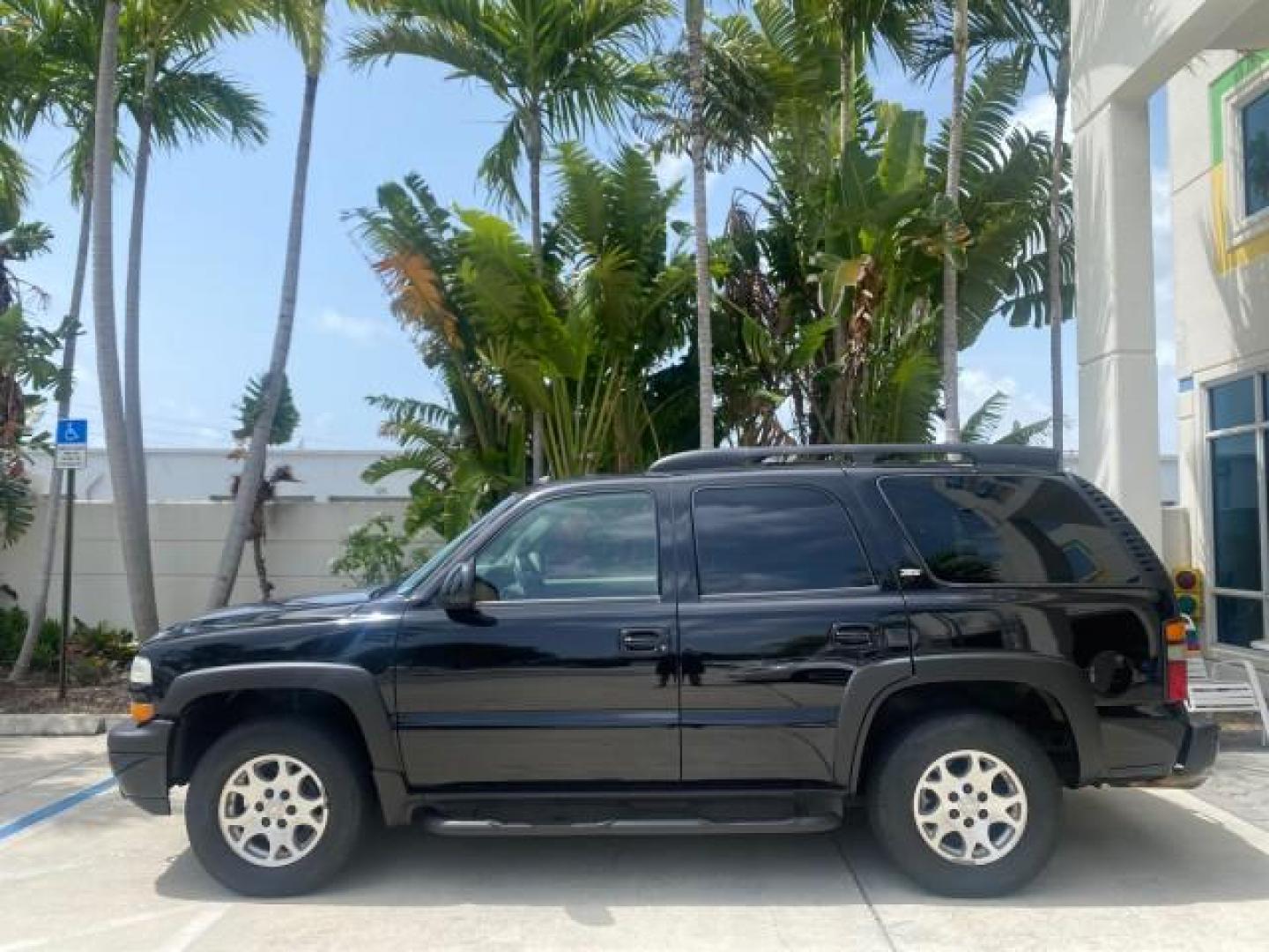 2005 Black /Gray/Dark Charcoal Chevrolet Tahoe LS Z71 1 OWNER LOW MILES 82,796 (1GNEC13T85R) with an 5.3L Vortec 5300 V8 SFI Engine engine, Automatic transmission, located at 4701 North Dixie Hwy, Pompano Beach, FL, 33064, (954) 422-2889, 26.240938, -80.123474 - OUR WEBPAGE FLORIDACARS1.COM HAS OVER 100 PHOTOS AND FREE CARFAX LINK 2005 CHEVROLET TAHOE LS 1 OWNER NO ACCIDENTS16 SERVICE RECORDS VIN: 1GNEC13T85R212888 1 G N E C 1 3 T 8 5 R 2 1 2 8 8 8 4 DOOR WAGON/SPORT UTILITY 5.3L V8 F GASOLINE REAR WHEEL DRIVE Top Features Alloy Wheels Rear Air Conditioning - Photo#4