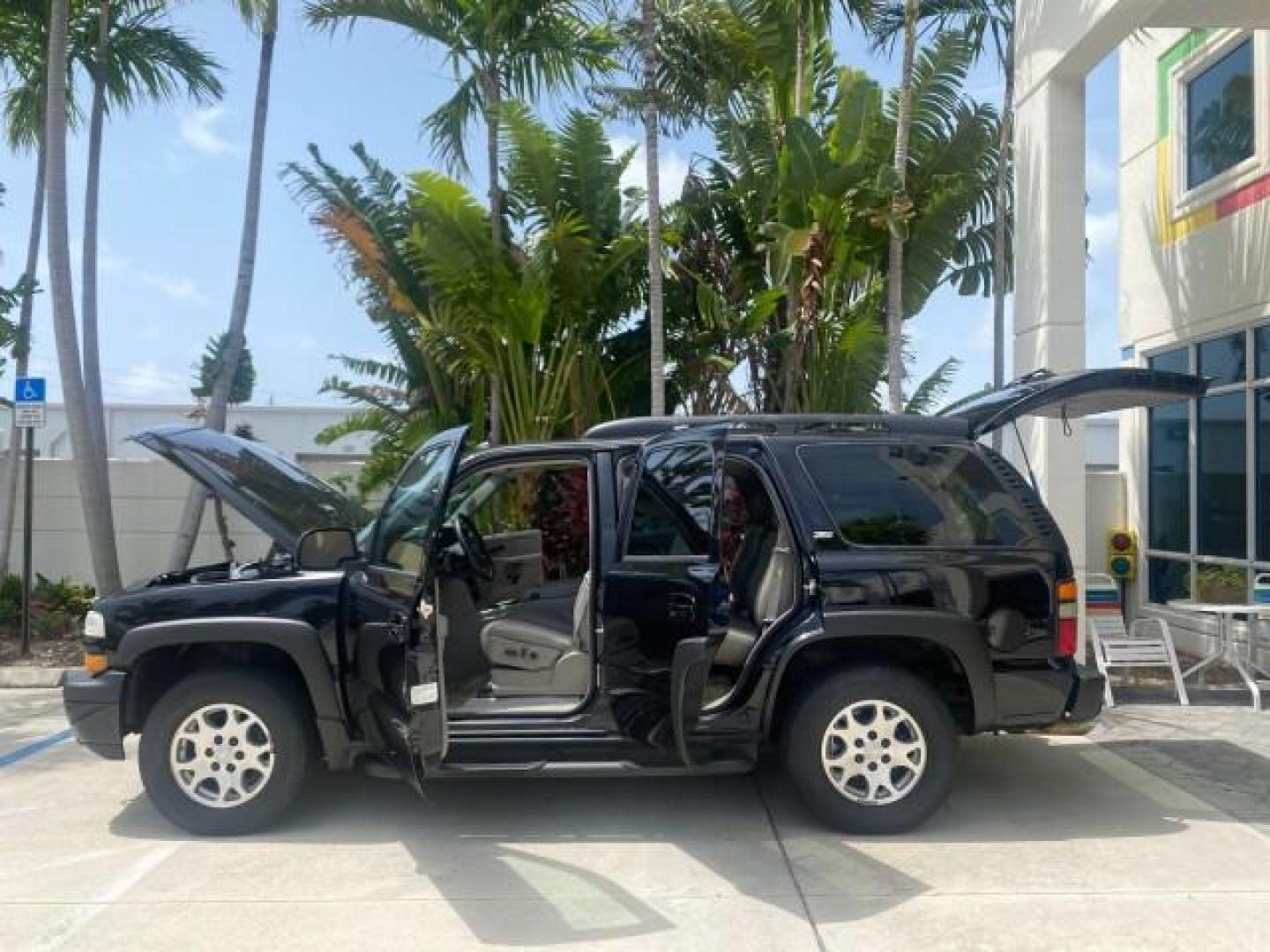 2005 Black /Gray/Dark Charcoal Chevrolet Tahoe LS Z71 1 OWNER LOW MILES 82,796 (1GNEC13T85R) with an 5.3L Vortec 5300 V8 SFI Engine engine, Automatic transmission, located at 4701 North Dixie Hwy, Pompano Beach, FL, 33064, (954) 422-2889, 26.240938, -80.123474 - OUR WEBPAGE FLORIDACARS1.COM HAS OVER 100 PHOTOS AND FREE CARFAX LINK 2005 CHEVROLET TAHOE LS 1 OWNER NO ACCIDENTS16 SERVICE RECORDS VIN: 1GNEC13T85R212888 1 G N E C 1 3 T 8 5 R 2 1 2 8 8 8 4 DOOR WAGON/SPORT UTILITY 5.3L V8 F GASOLINE REAR WHEEL DRIVE Top Features Alloy Wheels Rear Air Conditioning - Photo#8
