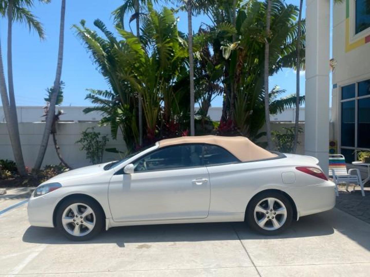 2008 Blizzard White Pearl /Ivory Toyota Camry Solara SLE 1 owner fl low miles 61,220 (4T1FA38P78U) with an 3.3L DOHC SMPI VVT-i 24-Valve V6 Engine engine, Automatic transmission, located at 4701 North Dixie Hwy, Pompano Beach, FL, 33064, (954) 422-2889, 26.240938, -80.123474 - OUR WEBPAGE FLORIDACARS1.COM HAS OVER 100 PHOTOS AND FREE CARFAX LINK 2008 TOYOTA CAMRY SOLARA SLE V6 PEARL WHITE IMMACULATE VIN: 4T1FA38P78U161195 4 T 1 F A 3 8 P 7 8 U 1 6 1 1 9 5 CONVERTIBLE 3.3L V6 F DOHC 24V 29 MPG GASOLINE FRONT WHEEL DRIVE Top Features Alloy Wheels Leather Seats Bluetooth Tec - Photo#4