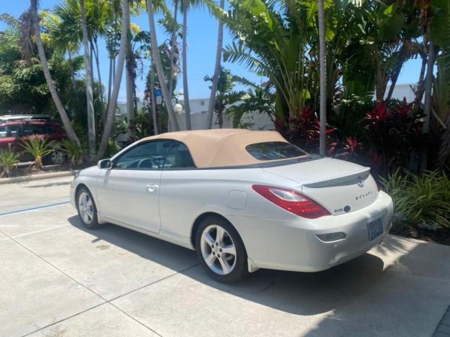 2008 Blizzard White Pearl /Ivory Toyota Camry Solara SLE 1 owner fl low miles 61,220 (4T1FA38P78U) with an 3.3L DOHC SMPI VVT-i 24-Valve V6 Engine engine, Automatic transmission, located at 4701 North Dixie Hwy, Pompano Beach, FL, 33064, (954) 422-2889, 26.240938, -80.123474 - OUR WEBPAGE FLORIDACARS1.COM HAS OVER 100 PHOTOS AND FREE CARFAX LINK 2008 TOYOTA CAMRY SOLARA SLE V6 PEARL WHITE IMMACULATE VIN: 4T1FA38P78U161195 4 T 1 F A 3 8 P 7 8 U 1 6 1 1 9 5 CONVERTIBLE 3.3L V6 F DOHC 24V 29 MPG GASOLINE FRONT WHEEL DRIVE Top Features Alloy Wheels Leather Seats Bluetooth Tec - Photo#5