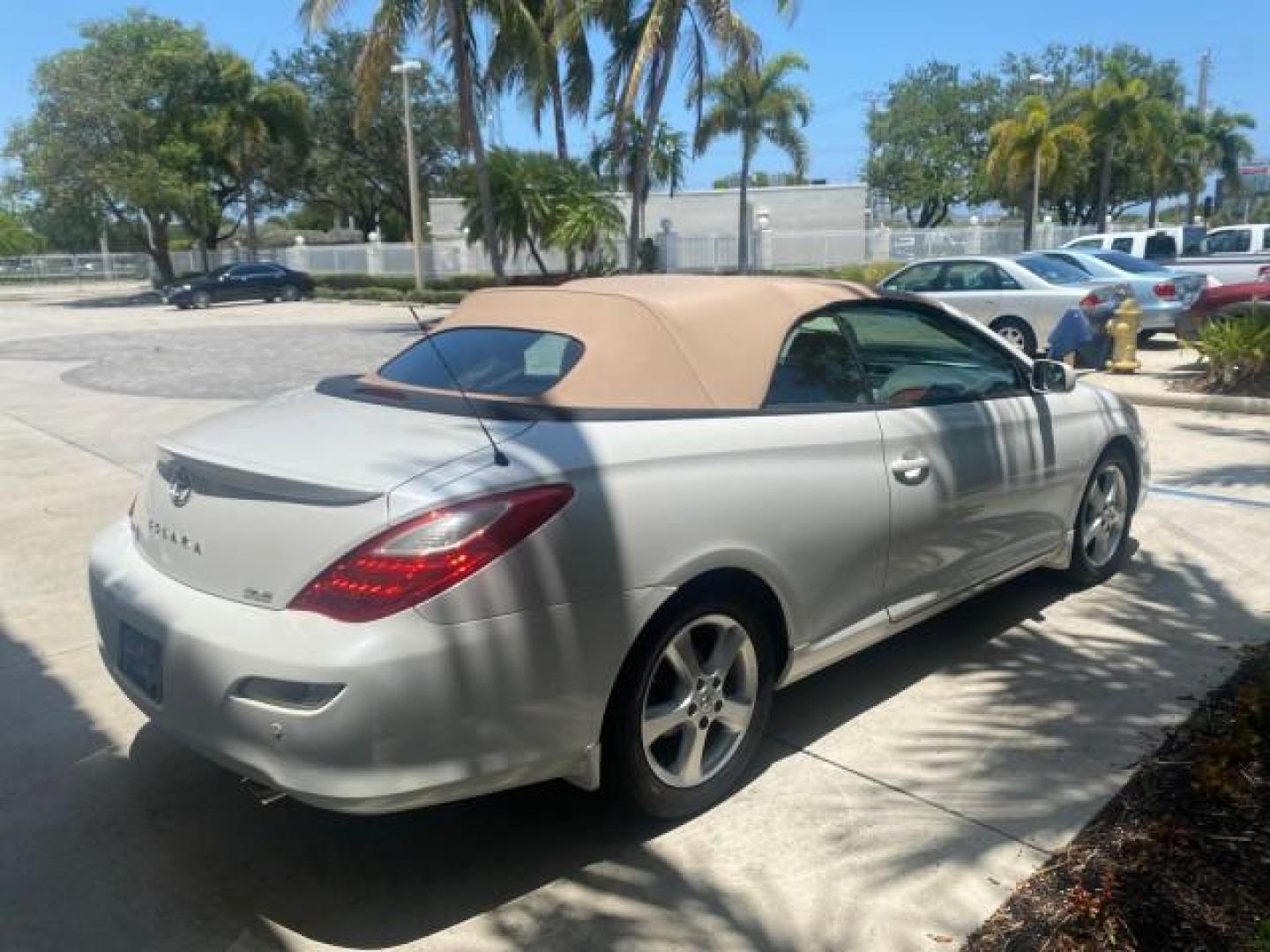 2008 Blizzard White Pearl /Ivory Toyota Camry Solara SLE 1 owner fl low miles 61,220 (4T1FA38P78U) with an 3.3L DOHC SMPI VVT-i 24-Valve V6 Engine engine, Automatic transmission, located at 4701 North Dixie Hwy, Pompano Beach, FL, 33064, (954) 422-2889, 26.240938, -80.123474 - OUR WEBPAGE FLORIDACARS1.COM HAS OVER 100 PHOTOS AND FREE CARFAX LINK 2008 TOYOTA CAMRY SOLARA SLE V6 PEARL WHITE IMMACULATE VIN: 4T1FA38P78U161195 4 T 1 F A 3 8 P 7 8 U 1 6 1 1 9 5 CONVERTIBLE 3.3L V6 F DOHC 24V 29 MPG GASOLINE FRONT WHEEL DRIVE Top Features Alloy Wheels Leather Seats Bluetooth Tec - Photo#7