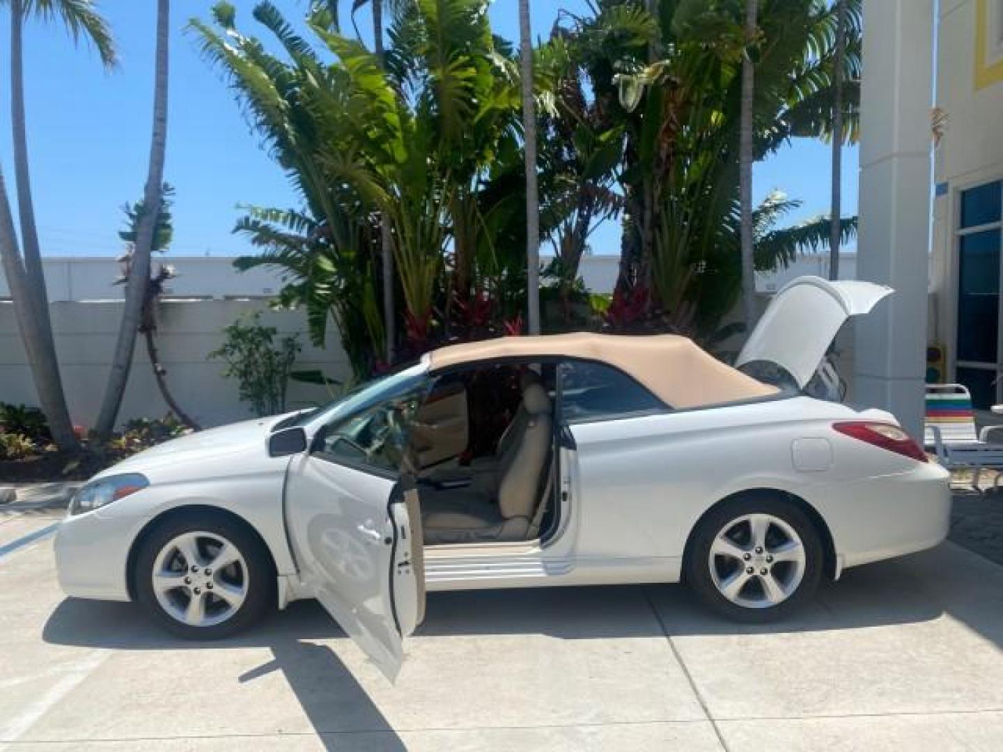 2008 Blizzard White Pearl /Ivory Toyota Camry Solara SLE 1 owner fl low miles 61,220 (4T1FA38P78U) with an 3.3L DOHC SMPI VVT-i 24-Valve V6 Engine engine, Automatic transmission, located at 4701 North Dixie Hwy, Pompano Beach, FL, 33064, (954) 422-2889, 26.240938, -80.123474 - OUR WEBPAGE FLORIDACARS1.COM HAS OVER 100 PHOTOS AND FREE CARFAX LINK 2008 TOYOTA CAMRY SOLARA SLE V6 PEARL WHITE IMMACULATE VIN: 4T1FA38P78U161195 4 T 1 F A 3 8 P 7 8 U 1 6 1 1 9 5 CONVERTIBLE 3.3L V6 F DOHC 24V 29 MPG GASOLINE FRONT WHEEL DRIVE Top Features Alloy Wheels Leather Seats Bluetooth Tec - Photo#8