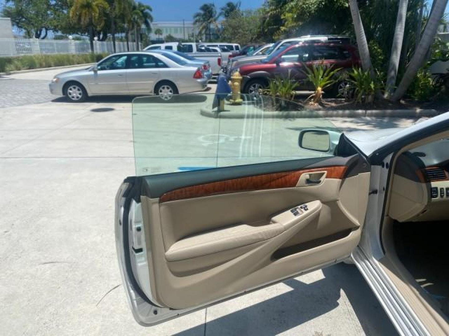2008 Blizzard White Pearl /Ivory Toyota Camry Solara SLE 1 owner fl low miles 61,220 (4T1FA38P78U) with an 3.3L DOHC SMPI VVT-i 24-Valve V6 Engine engine, Automatic transmission, located at 4701 North Dixie Hwy, Pompano Beach, FL, 33064, (954) 422-2889, 26.240938, -80.123474 - OUR WEBPAGE FLORIDACARS1.COM HAS OVER 100 PHOTOS AND FREE CARFAX LINK 2008 TOYOTA CAMRY SOLARA SLE V6 PEARL WHITE IMMACULATE VIN: 4T1FA38P78U161195 4 T 1 F A 3 8 P 7 8 U 1 6 1 1 9 5 CONVERTIBLE 3.3L V6 F DOHC 24V 29 MPG GASOLINE FRONT WHEEL DRIVE Top Features Alloy Wheels Leather Seats Bluetooth Tec - Photo#9