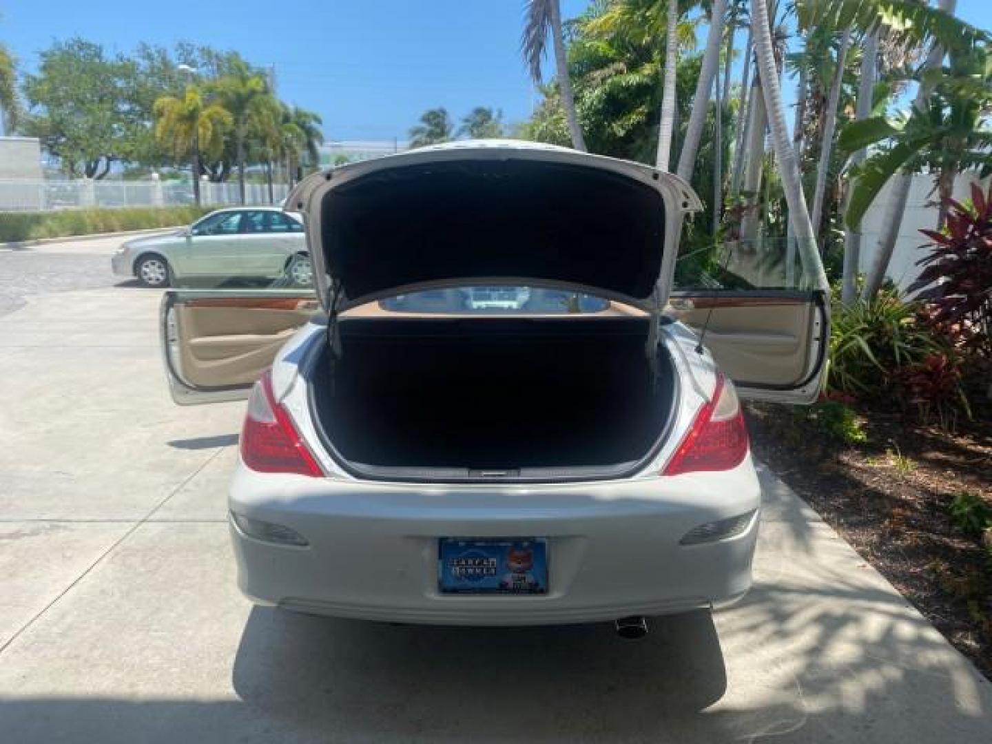 2008 Blizzard White Pearl /Ivory Toyota Camry Solara SLE 1 owner fl low miles 61,220 (4T1FA38P78U) with an 3.3L DOHC SMPI VVT-i 24-Valve V6 Engine engine, Automatic transmission, located at 4701 North Dixie Hwy, Pompano Beach, FL, 33064, (954) 422-2889, 26.240938, -80.123474 - OUR WEBPAGE FLORIDACARS1.COM HAS OVER 100 PHOTOS AND FREE CARFAX LINK 2008 TOYOTA CAMRY SOLARA SLE V6 PEARL WHITE IMMACULATE VIN: 4T1FA38P78U161195 4 T 1 F A 3 8 P 7 8 U 1 6 1 1 9 5 CONVERTIBLE 3.3L V6 F DOHC 24V 29 MPG GASOLINE FRONT WHEEL DRIVE Top Features Alloy Wheels Leather Seats Bluetooth Tec - Photo#15