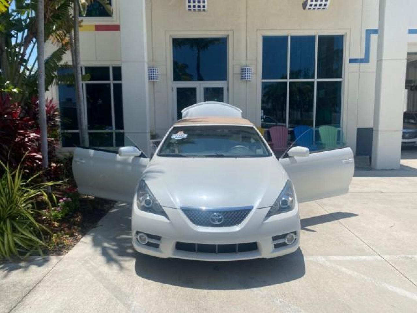 2008 Blizzard White Pearl /Ivory Toyota Camry Solara SLE 1 owner fl low miles 61,220 (4T1FA38P78U) with an 3.3L DOHC SMPI VVT-i 24-Valve V6 Engine engine, Automatic transmission, located at 4701 North Dixie Hwy, Pompano Beach, FL, 33064, (954) 422-2889, 26.240938, -80.123474 - OUR WEBPAGE FLORIDACARS1.COM HAS OVER 100 PHOTOS AND FREE CARFAX LINK 2008 TOYOTA CAMRY SOLARA SLE V6 PEARL WHITE IMMACULATE VIN: 4T1FA38P78U161195 4 T 1 F A 3 8 P 7 8 U 1 6 1 1 9 5 CONVERTIBLE 3.3L V6 F DOHC 24V 29 MPG GASOLINE FRONT WHEEL DRIVE Top Features Alloy Wheels Leather Seats Bluetooth Tec - Photo#16