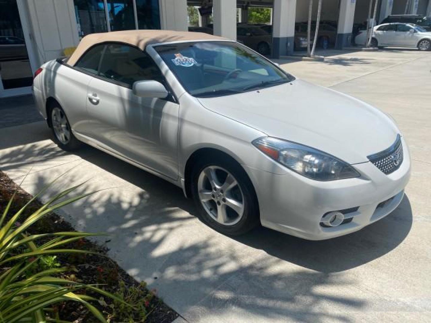 2008 Blizzard White Pearl /Ivory Toyota Camry Solara SLE 1 owner fl low miles 61,220 (4T1FA38P78U) with an 3.3L DOHC SMPI VVT-i 24-Valve V6 Engine engine, Automatic transmission, located at 4701 North Dixie Hwy, Pompano Beach, FL, 33064, (954) 422-2889, 26.240938, -80.123474 - OUR WEBPAGE FLORIDACARS1.COM HAS OVER 100 PHOTOS AND FREE CARFAX LINK 2008 TOYOTA CAMRY SOLARA SLE V6 PEARL WHITE IMMACULATE VIN: 4T1FA38P78U161195 4 T 1 F A 3 8 P 7 8 U 1 6 1 1 9 5 CONVERTIBLE 3.3L V6 F DOHC 24V 29 MPG GASOLINE FRONT WHEEL DRIVE Top Features Alloy Wheels Leather Seats Bluetooth Tec - Photo#26