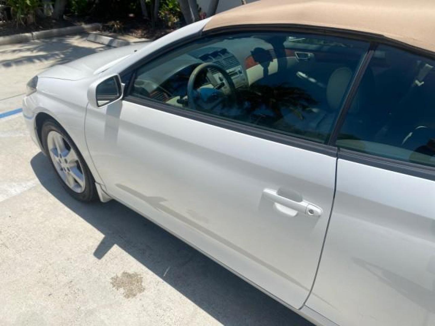 2008 Blizzard White Pearl /Ivory Toyota Camry Solara SLE 1 owner fl low miles 61,220 (4T1FA38P78U) with an 3.3L DOHC SMPI VVT-i 24-Valve V6 Engine engine, Automatic transmission, located at 4701 North Dixie Hwy, Pompano Beach, FL, 33064, (954) 422-2889, 26.240938, -80.123474 - OUR WEBPAGE FLORIDACARS1.COM HAS OVER 100 PHOTOS AND FREE CARFAX LINK 2008 TOYOTA CAMRY SOLARA SLE V6 PEARL WHITE IMMACULATE VIN: 4T1FA38P78U161195 4 T 1 F A 3 8 P 7 8 U 1 6 1 1 9 5 CONVERTIBLE 3.3L V6 F DOHC 24V 29 MPG GASOLINE FRONT WHEEL DRIVE Top Features Alloy Wheels Leather Seats Bluetooth Tec - Photo#29