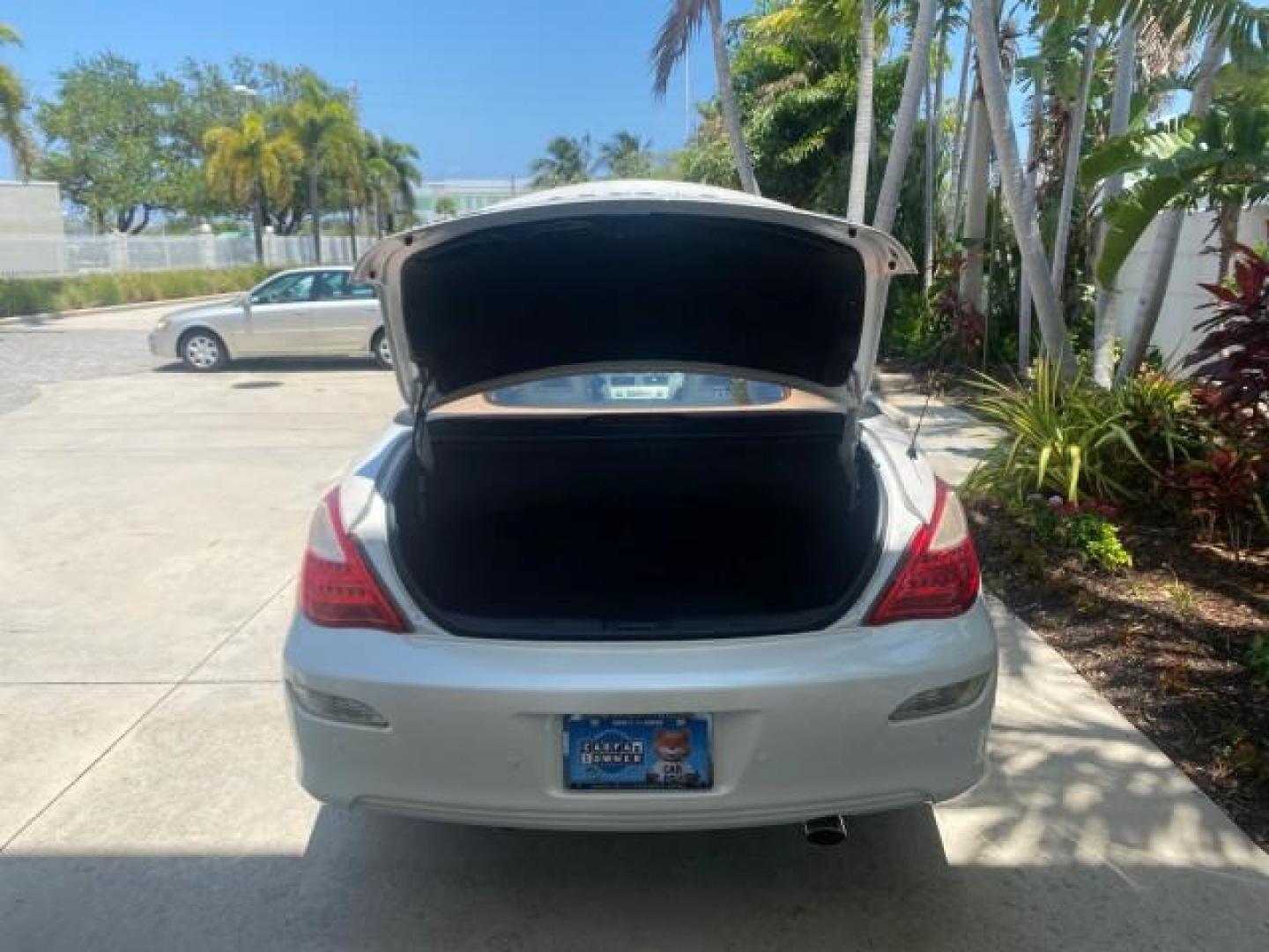 2008 Blizzard White Pearl /Ivory Toyota Camry Solara SLE 1 owner fl low miles 61,220 (4T1FA38P78U) with an 3.3L DOHC SMPI VVT-i 24-Valve V6 Engine engine, Automatic transmission, located at 4701 North Dixie Hwy, Pompano Beach, FL, 33064, (954) 422-2889, 26.240938, -80.123474 - OUR WEBPAGE FLORIDACARS1.COM HAS OVER 100 PHOTOS AND FREE CARFAX LINK 2008 TOYOTA CAMRY SOLARA SLE V6 PEARL WHITE IMMACULATE VIN: 4T1FA38P78U161195 4 T 1 F A 3 8 P 7 8 U 1 6 1 1 9 5 CONVERTIBLE 3.3L V6 F DOHC 24V 29 MPG GASOLINE FRONT WHEEL DRIVE Top Features Alloy Wheels Leather Seats Bluetooth Tec - Photo#73