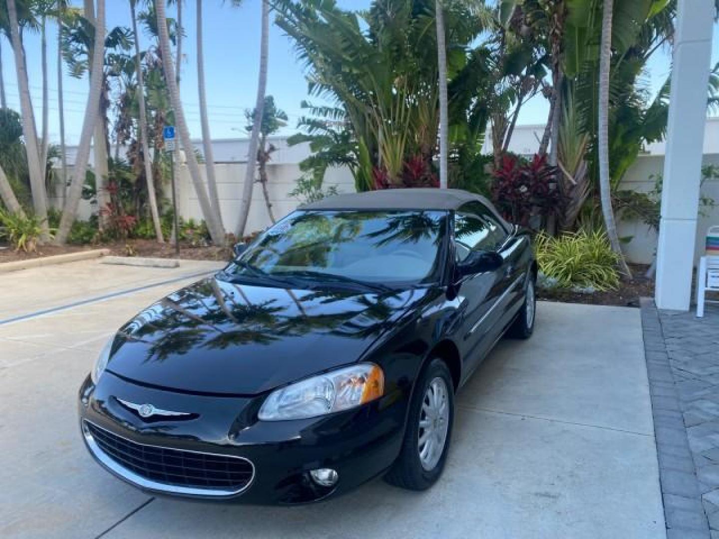 2002 Black /Sandstone Chrysler Sebring LXI 1 OWNER FL LOW MILES 22,632 (1C3EL55R32N) with an 2.7L MFI DOHC 24-Valve V6 Engine engine, Automatic transmission, located at 4701 North Dixie Hwy, Pompano Beach, FL, 33064, (954) 422-2889, 26.240938, -80.123474 - OUR WEBPAGE FLORIDACARS1.COM HAS OVER 100 PHOTOS AND FREE CARFAX LINK 2002 CHRYSLER SEBRING LXI VIN: 1C3EL55R32N294537 1 C 3 E L 5 5 R 3 2 N 2 9 4 5 3 7 CONVERTIBLE 2.7L V6 F DOHC GASOLINE FRONT WHEEL DRIVE Top Features Alloy Wheels Soft Top Cloth Seats Sunroof(s) Basic Features AM/FM Stereo CD Audi - Photo#3