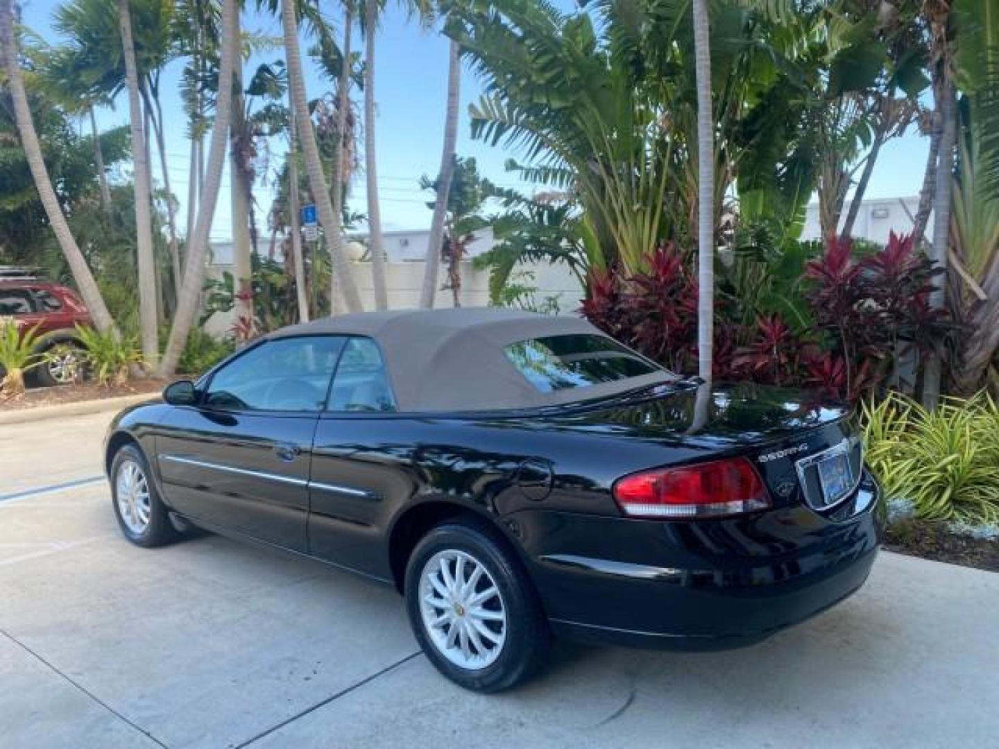 2002 Black /Sandstone Chrysler Sebring LXI 1 OWNER FL LOW MILES 22,632 (1C3EL55R32N) with an 2.7L MFI DOHC 24-Valve V6 Engine engine, Automatic transmission, located at 4701 North Dixie Hwy, Pompano Beach, FL, 33064, (954) 422-2889, 26.240938, -80.123474 - OUR WEBPAGE FLORIDACARS1.COM HAS OVER 100 PHOTOS AND FREE CARFAX LINK 2002 CHRYSLER SEBRING LXI VIN: 1C3EL55R32N294537 1 C 3 E L 5 5 R 3 2 N 2 9 4 5 3 7 CONVERTIBLE 2.7L V6 F DOHC GASOLINE FRONT WHEEL DRIVE Top Features Alloy Wheels Soft Top Cloth Seats Sunroof(s) Basic Features AM/FM Stereo CD Audi - Photo#5