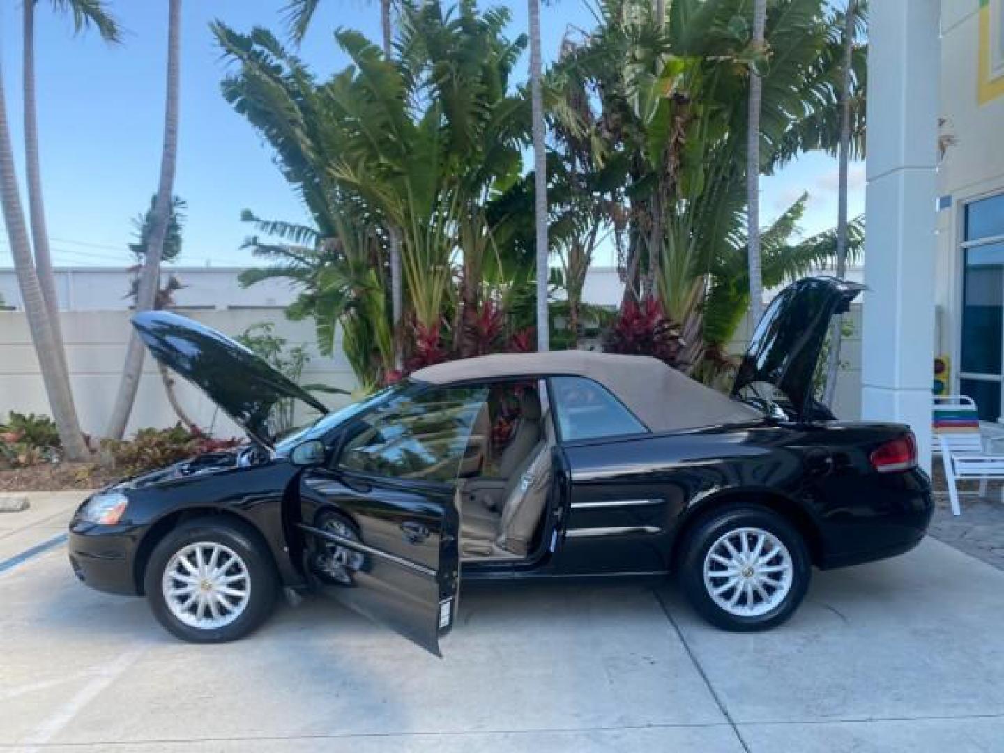 2002 Black /Sandstone Chrysler Sebring LXI 1 OWNER FL LOW MILES 22,632 (1C3EL55R32N) with an 2.7L MFI DOHC 24-Valve V6 Engine engine, Automatic transmission, located at 4701 North Dixie Hwy, Pompano Beach, FL, 33064, (954) 422-2889, 26.240938, -80.123474 - OUR WEBPAGE FLORIDACARS1.COM HAS OVER 100 PHOTOS AND FREE CARFAX LINK 2002 CHRYSLER SEBRING LXI VIN: 1C3EL55R32N294537 1 C 3 E L 5 5 R 3 2 N 2 9 4 5 3 7 CONVERTIBLE 2.7L V6 F DOHC GASOLINE FRONT WHEEL DRIVE Top Features Alloy Wheels Soft Top Cloth Seats Sunroof(s) Basic Features AM/FM Stereo CD Audi - Photo#8