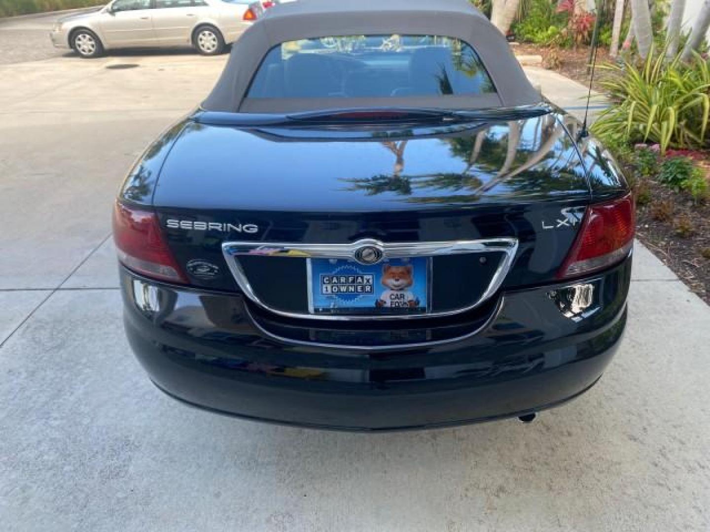 2002 Black /Sandstone Chrysler Sebring LXI 1 OWNER FL LOW MILES 22,632 (1C3EL55R32N) with an 2.7L MFI DOHC 24-Valve V6 Engine engine, Automatic transmission, located at 4701 North Dixie Hwy, Pompano Beach, FL, 33064, (954) 422-2889, 26.240938, -80.123474 - OUR WEBPAGE FLORIDACARS1.COM HAS OVER 100 PHOTOS AND FREE CARFAX LINK 2002 CHRYSLER SEBRING LXI VIN: 1C3EL55R32N294537 1 C 3 E L 5 5 R 3 2 N 2 9 4 5 3 7 CONVERTIBLE 2.7L V6 F DOHC GASOLINE FRONT WHEEL DRIVE Top Features Alloy Wheels Soft Top Cloth Seats Sunroof(s) Basic Features AM/FM Stereo CD Audi - Photo#69