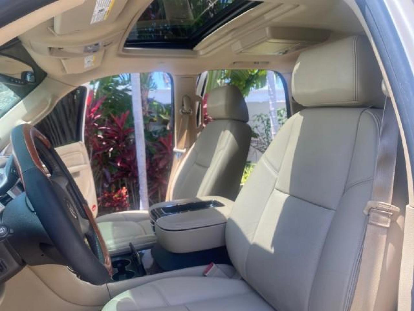 2013 White Diamond Tricoat /Cashmere w/Cocoa Accents Cadillac Escalade Luxury 1 OWNER LOW MILES 68,274 (1GYS3BEF3DR) with an 6.2L Vortec 1000 V8 SFI E85 Engine engine, Automatic transmission, located at 4701 North Dixie Hwy, Pompano Beach, FL, 33064, (954) 422-2889, 26.240938, -80.123474 - OUR WEBPAGE FLORIDACARS1.COM HAS OVER 100 PHOTOS AND FREE CARFAX LINK 2013 CADILLAC ESCALADE LUXURY $ 69,785 NEW 1 G Y S 3 B E F 3 D R 1 6 0 5 8 6 4 DOOR WAGON/SPORT UTILITY 6.2L V8 F OHV 16V FLEX FUEL REAR WHEEL DRIVE Top Features 20 Inch Plus Wheels Parking Sensors A/C Seat(s) Power Hatch/Deck Lid - Photo#10