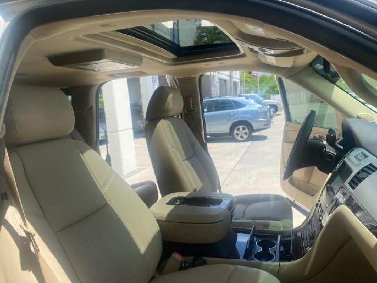 2013 White Diamond Tricoat /Cashmere w/Cocoa Accents Cadillac Escalade Luxury 1 OWNER LOW MILES 68,274 (1GYS3BEF3DR) with an 6.2L Vortec 1000 V8 SFI E85 Engine engine, Automatic transmission, located at 4701 North Dixie Hwy, Pompano Beach, FL, 33064, (954) 422-2889, 26.240938, -80.123474 - OUR WEBPAGE FLORIDACARS1.COM HAS OVER 100 PHOTOS AND FREE CARFAX LINK 2013 CADILLAC ESCALADE LUXURY $ 69,785 NEW 1 G Y S 3 B E F 3 D R 1 6 0 5 8 6 4 DOOR WAGON/SPORT UTILITY 6.2L V8 F OHV 16V FLEX FUEL REAR WHEEL DRIVE Top Features 20 Inch Plus Wheels Parking Sensors A/C Seat(s) Power Hatch/Deck Lid - Photo#12