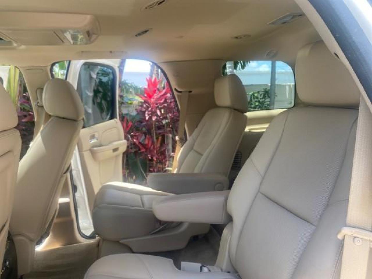 2013 White Diamond Tricoat /Cashmere w/Cocoa Accents Cadillac Escalade Luxury 1 OWNER LOW MILES 68,274 (1GYS3BEF3DR) with an 6.2L Vortec 1000 V8 SFI E85 Engine engine, Automatic transmission, located at 4701 North Dixie Hwy, Pompano Beach, FL, 33064, (954) 422-2889, 26.240938, -80.123474 - OUR WEBPAGE FLORIDACARS1.COM HAS OVER 100 PHOTOS AND FREE CARFAX LINK 2013 CADILLAC ESCALADE LUXURY $ 69,785 NEW 1 G Y S 3 B E F 3 D R 1 6 0 5 8 6 4 DOOR WAGON/SPORT UTILITY 6.2L V8 F OHV 16V FLEX FUEL REAR WHEEL DRIVE Top Features 20 Inch Plus Wheels Parking Sensors A/C Seat(s) Power Hatch/Deck Lid - Photo#14