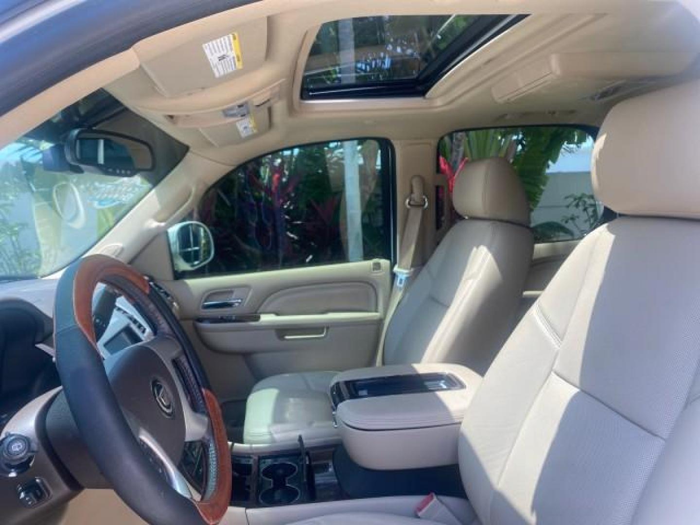 2013 White Diamond Tricoat /Cashmere w/Cocoa Accents Cadillac Escalade Luxury 1 OWNER LOW MILES 68,274 (1GYS3BEF3DR) with an 6.2L Vortec 1000 V8 SFI E85 Engine engine, Automatic transmission, located at 4701 North Dixie Hwy, Pompano Beach, FL, 33064, (954) 422-2889, 26.240938, -80.123474 - OUR WEBPAGE FLORIDACARS1.COM HAS OVER 100 PHOTOS AND FREE CARFAX LINK 2013 CADILLAC ESCALADE LUXURY $ 69,785 NEW 1 G Y S 3 B E F 3 D R 1 6 0 5 8 6 4 DOOR WAGON/SPORT UTILITY 6.2L V8 F OHV 16V FLEX FUEL REAR WHEEL DRIVE Top Features 20 Inch Plus Wheels Parking Sensors A/C Seat(s) Power Hatch/Deck Lid - Photo#32