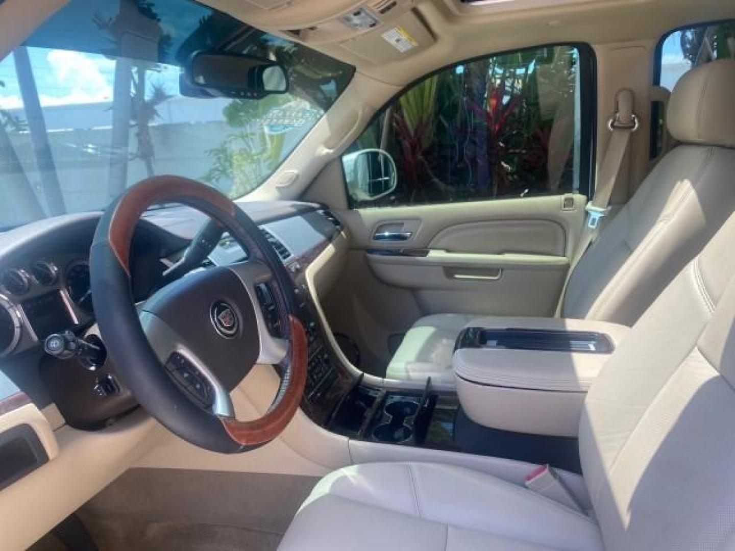 2013 White Diamond Tricoat /Cashmere w/Cocoa Accents Cadillac Escalade Luxury 1 OWNER LOW MILES 68,274 (1GYS3BEF3DR) with an 6.2L Vortec 1000 V8 SFI E85 Engine engine, Automatic transmission, located at 4701 North Dixie Hwy, Pompano Beach, FL, 33064, (954) 422-2889, 26.240938, -80.123474 - OUR WEBPAGE FLORIDACARS1.COM HAS OVER 100 PHOTOS AND FREE CARFAX LINK 2013 CADILLAC ESCALADE LUXURY $ 69,785 NEW 1 G Y S 3 B E F 3 D R 1 6 0 5 8 6 4 DOOR WAGON/SPORT UTILITY 6.2L V8 F OHV 16V FLEX FUEL REAR WHEEL DRIVE Top Features 20 Inch Plus Wheels Parking Sensors A/C Seat(s) Power Hatch/Deck Lid - Photo#33