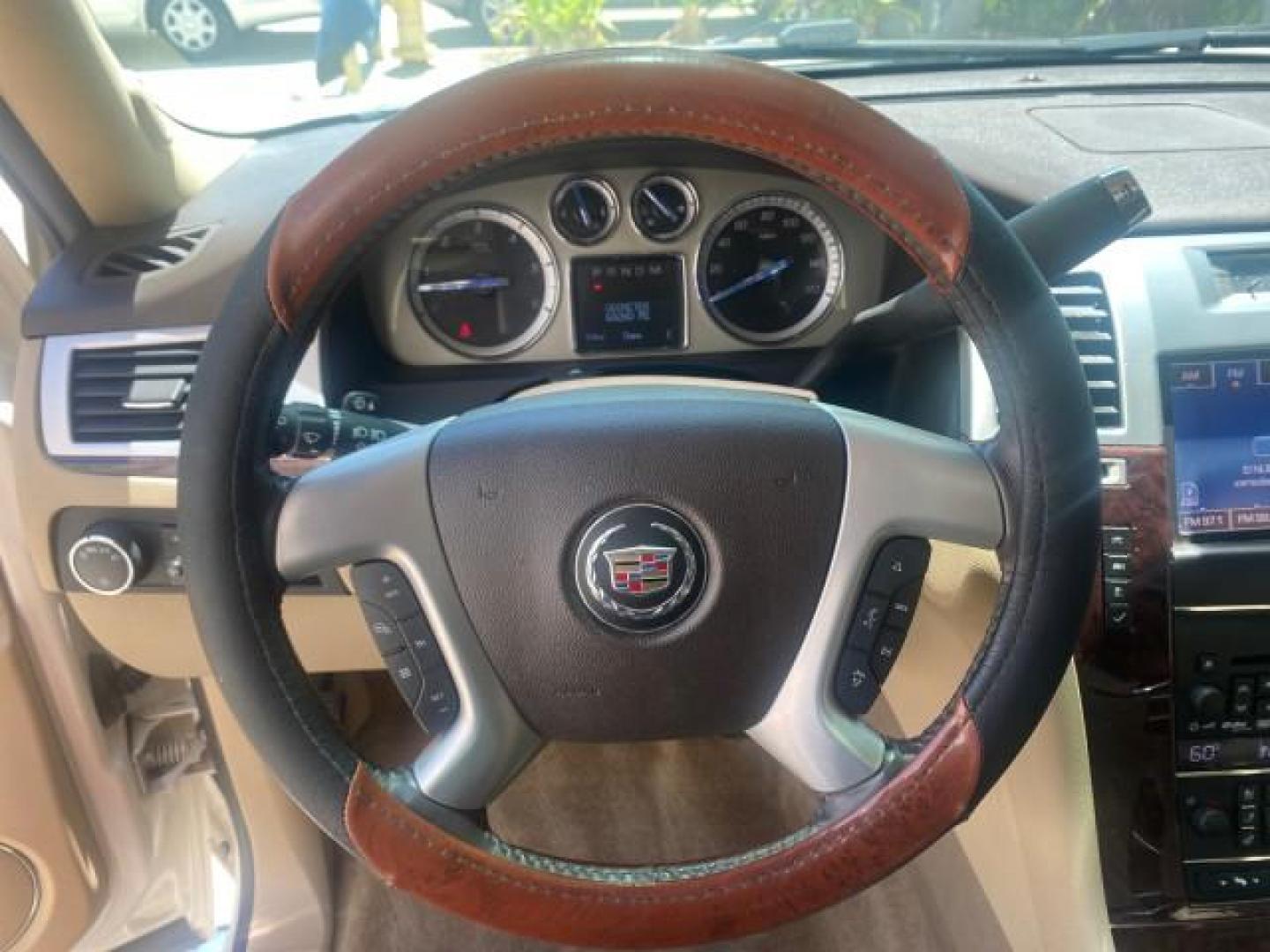 2013 White Diamond Tricoat /Cashmere w/Cocoa Accents Cadillac Escalade Luxury 1 OWNER LOW MILES 68,274 (1GYS3BEF3DR) with an 6.2L Vortec 1000 V8 SFI E85 Engine engine, Automatic transmission, located at 4701 North Dixie Hwy, Pompano Beach, FL, 33064, (954) 422-2889, 26.240938, -80.123474 - OUR WEBPAGE FLORIDACARS1.COM HAS OVER 100 PHOTOS AND FREE CARFAX LINK 2013 CADILLAC ESCALADE LUXURY $ 69,785 NEW 1 G Y S 3 B E F 3 D R 1 6 0 5 8 6 4 DOOR WAGON/SPORT UTILITY 6.2L V8 F OHV 16V FLEX FUEL REAR WHEEL DRIVE Top Features 20 Inch Plus Wheels Parking Sensors A/C Seat(s) Power Hatch/Deck Lid - Photo#36