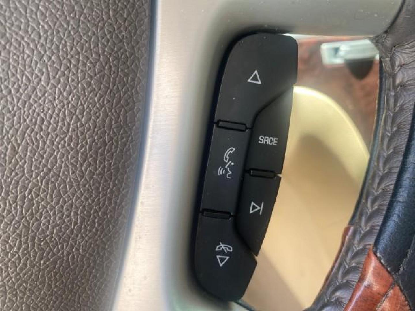 2013 White Diamond Tricoat /Cashmere w/Cocoa Accents Cadillac Escalade Luxury 1 OWNER LOW MILES 68,274 (1GYS3BEF3DR) with an 6.2L Vortec 1000 V8 SFI E85 Engine engine, Automatic transmission, located at 4701 North Dixie Hwy, Pompano Beach, FL, 33064, (954) 422-2889, 26.240938, -80.123474 - OUR WEBPAGE FLORIDACARS1.COM HAS OVER 100 PHOTOS AND FREE CARFAX LINK 2013 CADILLAC ESCALADE LUXURY $ 69,785 NEW 1 G Y S 3 B E F 3 D R 1 6 0 5 8 6 4 DOOR WAGON/SPORT UTILITY 6.2L V8 F OHV 16V FLEX FUEL REAR WHEEL DRIVE Top Features 20 Inch Plus Wheels Parking Sensors A/C Seat(s) Power Hatch/Deck Lid - Photo#38