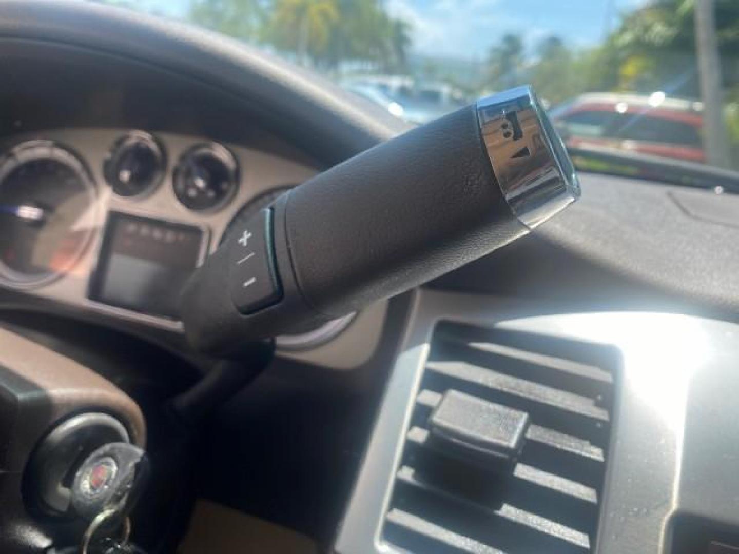 2013 White Diamond Tricoat /Cashmere w/Cocoa Accents Cadillac Escalade Luxury 1 OWNER LOW MILES 68,274 (1GYS3BEF3DR) with an 6.2L Vortec 1000 V8 SFI E85 Engine engine, Automatic transmission, located at 4701 North Dixie Hwy, Pompano Beach, FL, 33064, (954) 422-2889, 26.240938, -80.123474 - OUR WEBPAGE FLORIDACARS1.COM HAS OVER 100 PHOTOS AND FREE CARFAX LINK 2013 CADILLAC ESCALADE LUXURY $ 69,785 NEW 1 G Y S 3 B E F 3 D R 1 6 0 5 8 6 4 DOOR WAGON/SPORT UTILITY 6.2L V8 F OHV 16V FLEX FUEL REAR WHEEL DRIVE Top Features 20 Inch Plus Wheels Parking Sensors A/C Seat(s) Power Hatch/Deck Lid - Photo#44