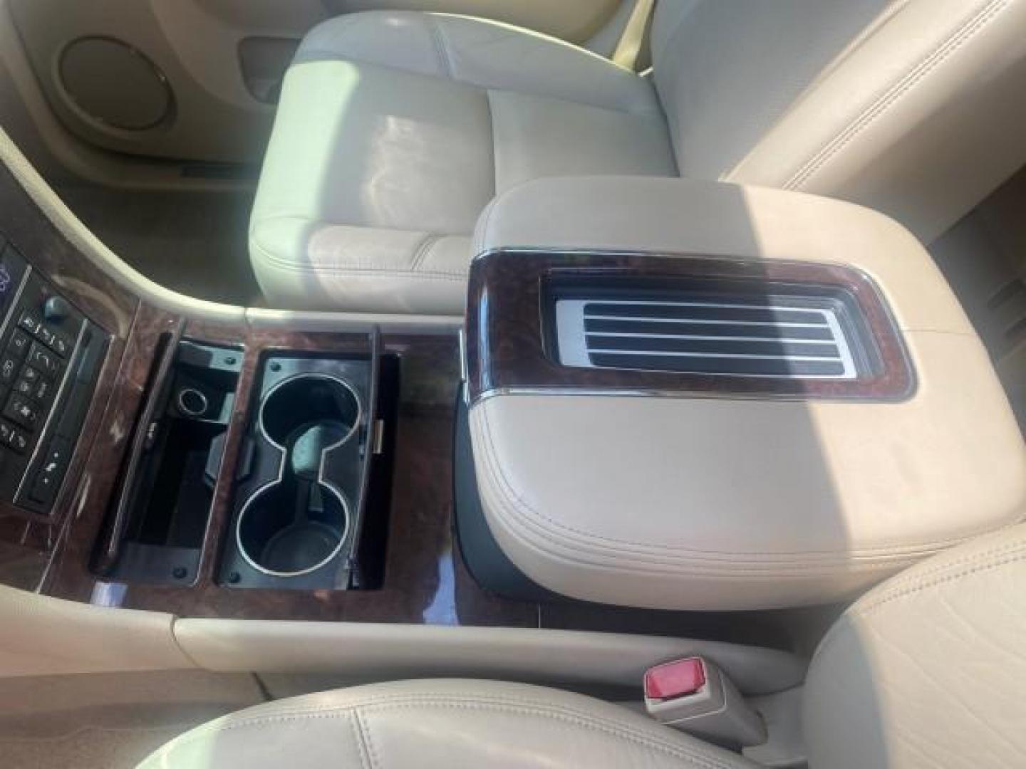 2013 White Diamond Tricoat /Cashmere w/Cocoa Accents Cadillac Escalade Luxury 1 OWNER LOW MILES 68,274 (1GYS3BEF3DR) with an 6.2L Vortec 1000 V8 SFI E85 Engine engine, Automatic transmission, located at 4701 North Dixie Hwy, Pompano Beach, FL, 33064, (954) 422-2889, 26.240938, -80.123474 - OUR WEBPAGE FLORIDACARS1.COM HAS OVER 100 PHOTOS AND FREE CARFAX LINK 2013 CADILLAC ESCALADE LUXURY $ 69,785 NEW 1 G Y S 3 B E F 3 D R 1 6 0 5 8 6 4 DOOR WAGON/SPORT UTILITY 6.2L V8 F OHV 16V FLEX FUEL REAR WHEEL DRIVE Top Features 20 Inch Plus Wheels Parking Sensors A/C Seat(s) Power Hatch/Deck Lid - Photo#49