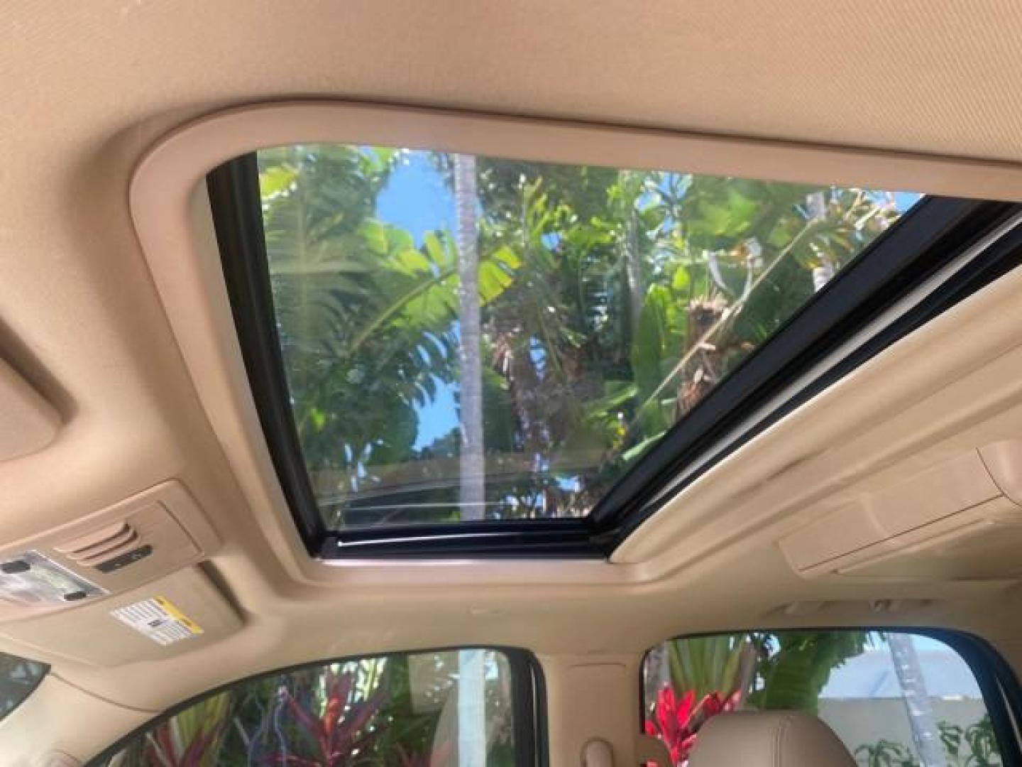 2013 White Diamond Tricoat /Cashmere w/Cocoa Accents Cadillac Escalade Luxury 1 OWNER LOW MILES 68,274 (1GYS3BEF3DR) with an 6.2L Vortec 1000 V8 SFI E85 Engine engine, Automatic transmission, located at 4701 North Dixie Hwy, Pompano Beach, FL, 33064, (954) 422-2889, 26.240938, -80.123474 - OUR WEBPAGE FLORIDACARS1.COM HAS OVER 100 PHOTOS AND FREE CARFAX LINK 2013 CADILLAC ESCALADE LUXURY $ 69,785 NEW 1 G Y S 3 B E F 3 D R 1 6 0 5 8 6 4 DOOR WAGON/SPORT UTILITY 6.2L V8 F OHV 16V FLEX FUEL REAR WHEEL DRIVE Top Features 20 Inch Plus Wheels Parking Sensors A/C Seat(s) Power Hatch/Deck Lid - Photo#55