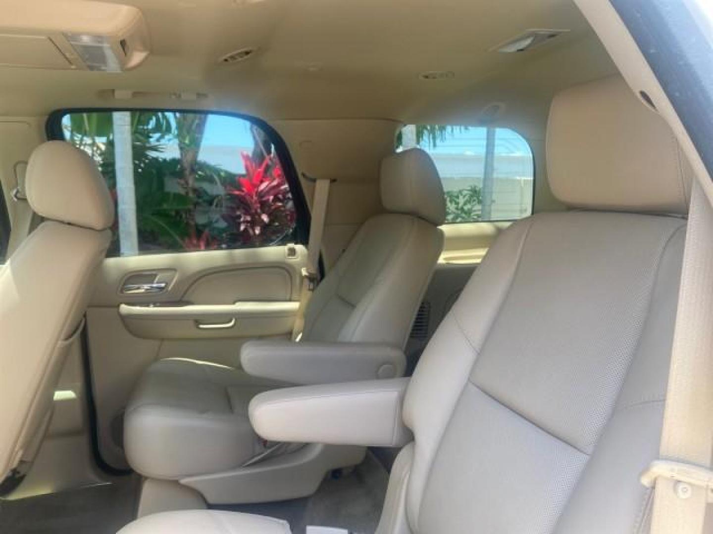 2013 White Diamond Tricoat /Cashmere w/Cocoa Accents Cadillac Escalade Luxury 1 OWNER LOW MILES 68,274 (1GYS3BEF3DR) with an 6.2L Vortec 1000 V8 SFI E85 Engine engine, Automatic transmission, located at 4701 North Dixie Hwy, Pompano Beach, FL, 33064, (954) 422-2889, 26.240938, -80.123474 - OUR WEBPAGE FLORIDACARS1.COM HAS OVER 100 PHOTOS AND FREE CARFAX LINK 2013 CADILLAC ESCALADE LUXURY $ 69,785 NEW 1 G Y S 3 B E F 3 D R 1 6 0 5 8 6 4 DOOR WAGON/SPORT UTILITY 6.2L V8 F OHV 16V FLEX FUEL REAR WHEEL DRIVE Top Features 20 Inch Plus Wheels Parking Sensors A/C Seat(s) Power Hatch/Deck Lid - Photo#60