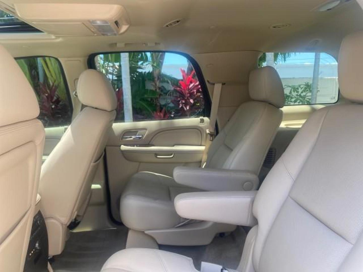 2013 White Diamond Tricoat /Cashmere w/Cocoa Accents Cadillac Escalade Luxury 1 OWNER LOW MILES 68,274 (1GYS3BEF3DR) with an 6.2L Vortec 1000 V8 SFI E85 Engine engine, Automatic transmission, located at 4701 North Dixie Hwy, Pompano Beach, FL, 33064, (954) 422-2889, 26.240938, -80.123474 - OUR WEBPAGE FLORIDACARS1.COM HAS OVER 100 PHOTOS AND FREE CARFAX LINK 2013 CADILLAC ESCALADE LUXURY $ 69,785 NEW 1 G Y S 3 B E F 3 D R 1 6 0 5 8 6 4 DOOR WAGON/SPORT UTILITY 6.2L V8 F OHV 16V FLEX FUEL REAR WHEEL DRIVE Top Features 20 Inch Plus Wheels Parking Sensors A/C Seat(s) Power Hatch/Deck Lid - Photo#61
