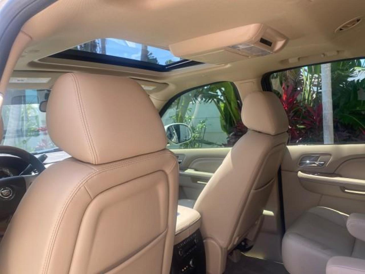 2013 White Diamond Tricoat /Cashmere w/Cocoa Accents Cadillac Escalade Luxury 1 OWNER LOW MILES 68,274 (1GYS3BEF3DR) with an 6.2L Vortec 1000 V8 SFI E85 Engine engine, Automatic transmission, located at 4701 North Dixie Hwy, Pompano Beach, FL, 33064, (954) 422-2889, 26.240938, -80.123474 - OUR WEBPAGE FLORIDACARS1.COM HAS OVER 100 PHOTOS AND FREE CARFAX LINK 2013 CADILLAC ESCALADE LUXURY $ 69,785 NEW 1 G Y S 3 B E F 3 D R 1 6 0 5 8 6 4 DOOR WAGON/SPORT UTILITY 6.2L V8 F OHV 16V FLEX FUEL REAR WHEEL DRIVE Top Features 20 Inch Plus Wheels Parking Sensors A/C Seat(s) Power Hatch/Deck Lid - Photo#62