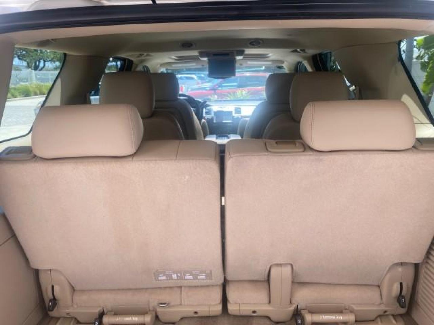 2013 White Diamond Tricoat /Cashmere w/Cocoa Accents Cadillac Escalade Luxury 1 OWNER LOW MILES 68,274 (1GYS3BEF3DR) with an 6.2L Vortec 1000 V8 SFI E85 Engine engine, Automatic transmission, located at 4701 North Dixie Hwy, Pompano Beach, FL, 33064, (954) 422-2889, 26.240938, -80.123474 - OUR WEBPAGE FLORIDACARS1.COM HAS OVER 100 PHOTOS AND FREE CARFAX LINK 2013 CADILLAC ESCALADE LUXURY $ 69,785 NEW 1 G Y S 3 B E F 3 D R 1 6 0 5 8 6 4 DOOR WAGON/SPORT UTILITY 6.2L V8 F OHV 16V FLEX FUEL REAR WHEEL DRIVE Top Features 20 Inch Plus Wheels Parking Sensors A/C Seat(s) Power Hatch/Deck Lid - Photo#83