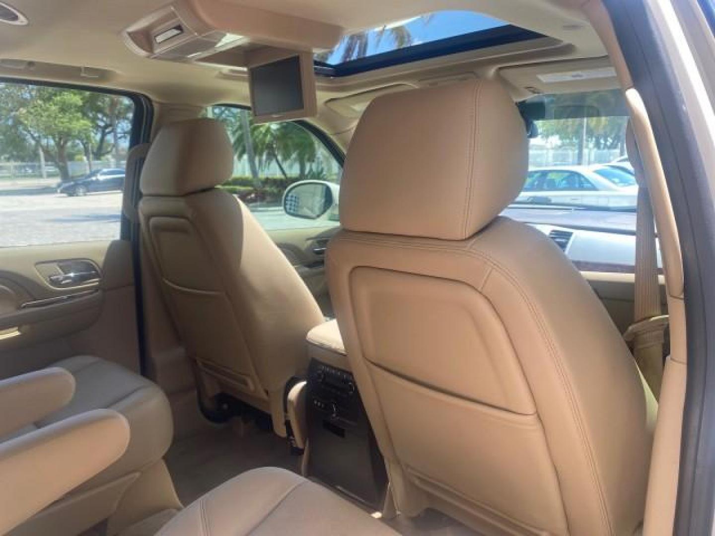 2013 White Diamond Tricoat /Cashmere w/Cocoa Accents Cadillac Escalade Luxury 1 OWNER LOW MILES 68,274 (1GYS3BEF3DR) with an 6.2L Vortec 1000 V8 SFI E85 Engine engine, Automatic transmission, located at 4701 North Dixie Hwy, Pompano Beach, FL, 33064, (954) 422-2889, 26.240938, -80.123474 - OUR WEBPAGE FLORIDACARS1.COM HAS OVER 100 PHOTOS AND FREE CARFAX LINK 2013 CADILLAC ESCALADE LUXURY $ 69,785 NEW 1 G Y S 3 B E F 3 D R 1 6 0 5 8 6 4 DOOR WAGON/SPORT UTILITY 6.2L V8 F OHV 16V FLEX FUEL REAR WHEEL DRIVE Top Features 20 Inch Plus Wheels Parking Sensors A/C Seat(s) Power Hatch/Deck Lid - Photo#95