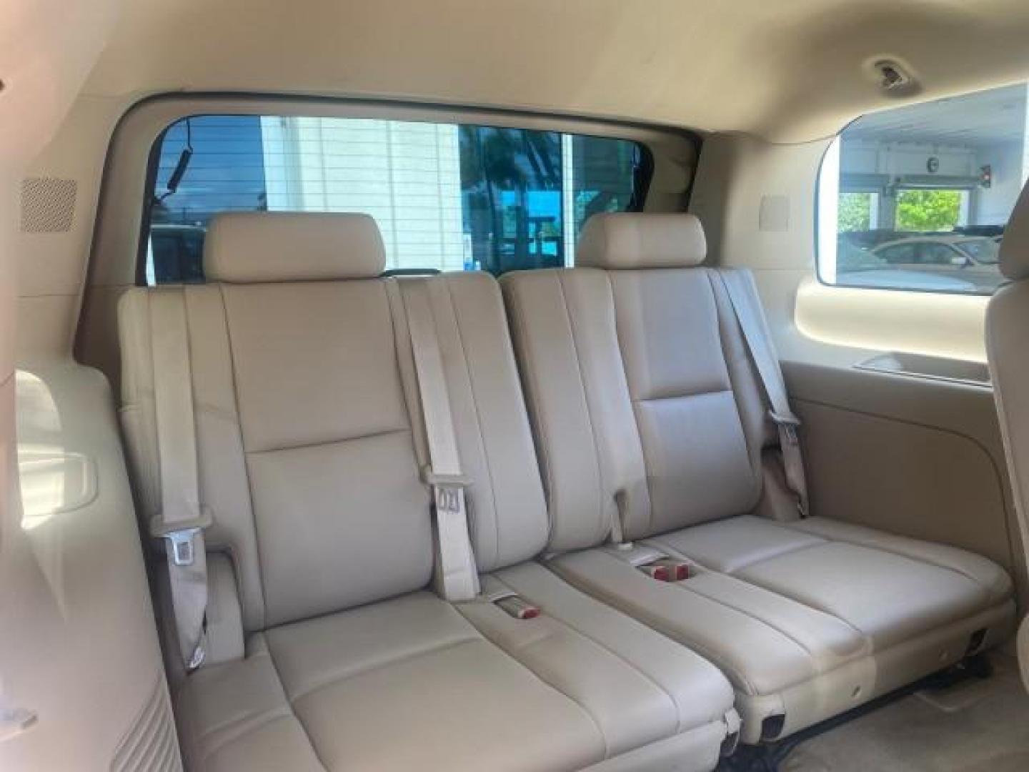 2013 White Diamond Tricoat /Cashmere w/Cocoa Accents Cadillac Escalade Luxury 1 OWNER LOW MILES 68,274 (1GYS3BEF3DR) with an 6.2L Vortec 1000 V8 SFI E85 Engine engine, Automatic transmission, located at 4701 North Dixie Hwy, Pompano Beach, FL, 33064, (954) 422-2889, 26.240938, -80.123474 - OUR WEBPAGE FLORIDACARS1.COM HAS OVER 100 PHOTOS AND FREE CARFAX LINK 2013 CADILLAC ESCALADE LUXURY $ 69,785 NEW 1 G Y S 3 B E F 3 D R 1 6 0 5 8 6 4 DOOR WAGON/SPORT UTILITY 6.2L V8 F OHV 16V FLEX FUEL REAR WHEEL DRIVE Top Features 20 Inch Plus Wheels Parking Sensors A/C Seat(s) Power Hatch/Deck Lid - Photo#97