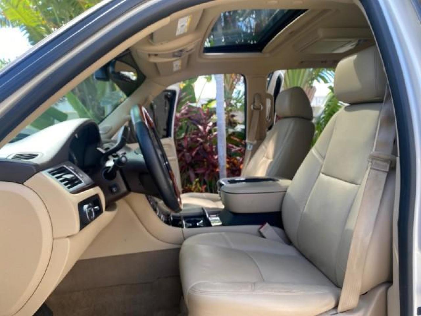 2013 White Diamond Tricoat /Cashmere w/Cocoa Accents Cadillac Escalade Luxury 1 OWNER LOW MILES 70,251 (1GYS3BEF3DR) with an 6.2L Vortec 1000 V8 SFI E85 Engine engine, Automatic transmission, located at 4701 North Dixie Hwy, Pompano Beach, FL, 33064, (954) 422-2889, 26.240938, -80.123474 - OUR WEBPAGE FLORIDACARS1.COM HAS OVER 100 PHOTOS AND FREE CARFAX LINK 2013 CADILLAC ESCALADE LUXURY $ 69,785 NEW 1 G Y S 3 B E F 3 D R 1 6 0 5 8 6 4 DOOR WAGON/SPORT UTILITY 6.2L V8 F OHV 16V FLEX FUEL REAR WHEEL DRIVE Top Features 20 Inch Plus Wheels Parking Sensors A/C Seat(s) Power Hatch/Deck Lid - Photo#10