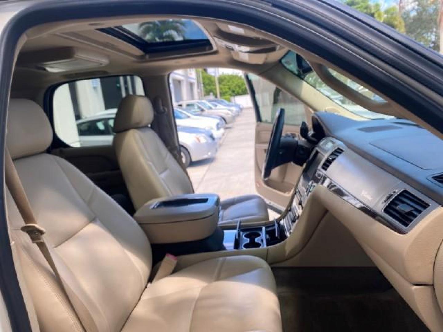 2013 White Diamond Tricoat /Cashmere w/Cocoa Accents Cadillac Escalade Luxury 1 OWNER LOW MILES 70,251 (1GYS3BEF3DR) with an 6.2L Vortec 1000 V8 SFI E85 Engine engine, Automatic transmission, located at 4701 North Dixie Hwy, Pompano Beach, FL, 33064, (954) 422-2889, 26.240938, -80.123474 - OUR WEBPAGE FLORIDACARS1.COM HAS OVER 100 PHOTOS AND FREE CARFAX LINK 2013 CADILLAC ESCALADE LUXURY $ 69,785 NEW 1 G Y S 3 B E F 3 D R 1 6 0 5 8 6 4 DOOR WAGON/SPORT UTILITY 6.2L V8 F OHV 16V FLEX FUEL REAR WHEEL DRIVE Top Features 20 Inch Plus Wheels Parking Sensors A/C Seat(s) Power Hatch/Deck Lid - Photo#12