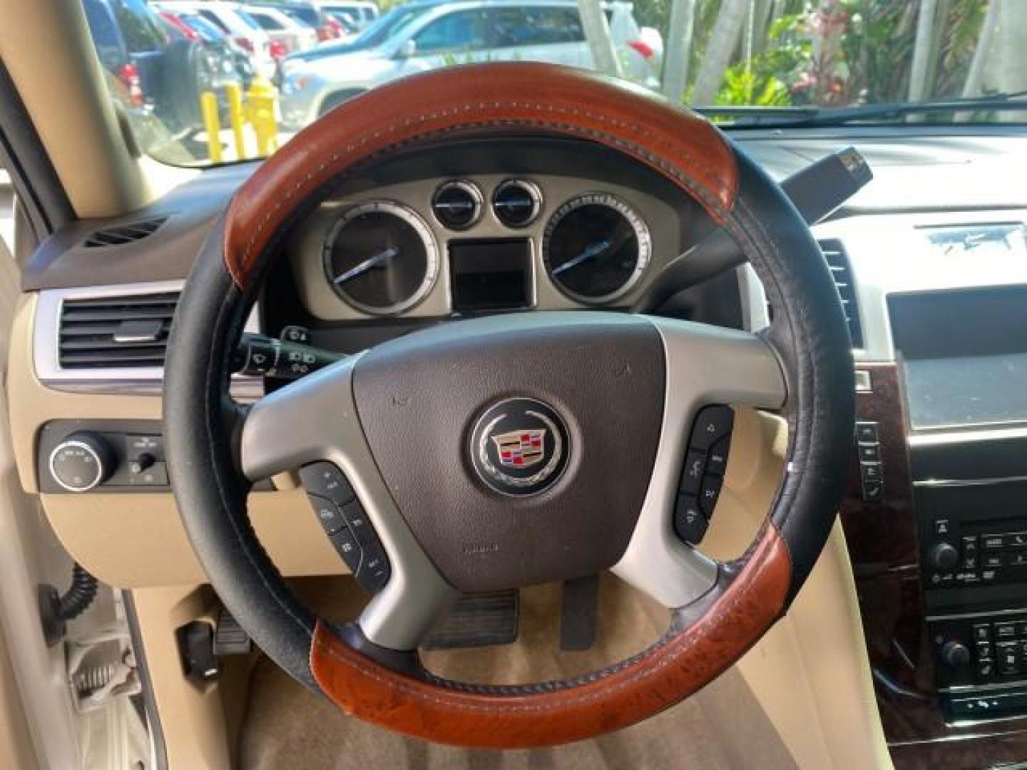 2013 White Diamond Tricoat /Cashmere w/Cocoa Accents Cadillac Escalade Luxury 1 OWNER LOW MILES 70,251 (1GYS3BEF3DR) with an 6.2L Vortec 1000 V8 SFI E85 Engine engine, Automatic transmission, located at 4701 North Dixie Hwy, Pompano Beach, FL, 33064, (954) 422-2889, 26.240938, -80.123474 - OUR WEBPAGE FLORIDACARS1.COM HAS OVER 100 PHOTOS AND FREE CARFAX LINK 2013 CADILLAC ESCALADE LUXURY $ 69,785 NEW 1 G Y S 3 B E F 3 D R 1 6 0 5 8 6 4 DOOR WAGON/SPORT UTILITY 6.2L V8 F OHV 16V FLEX FUEL REAR WHEEL DRIVE Top Features 20 Inch Plus Wheels Parking Sensors A/C Seat(s) Power Hatch/Deck Lid - Photo#51