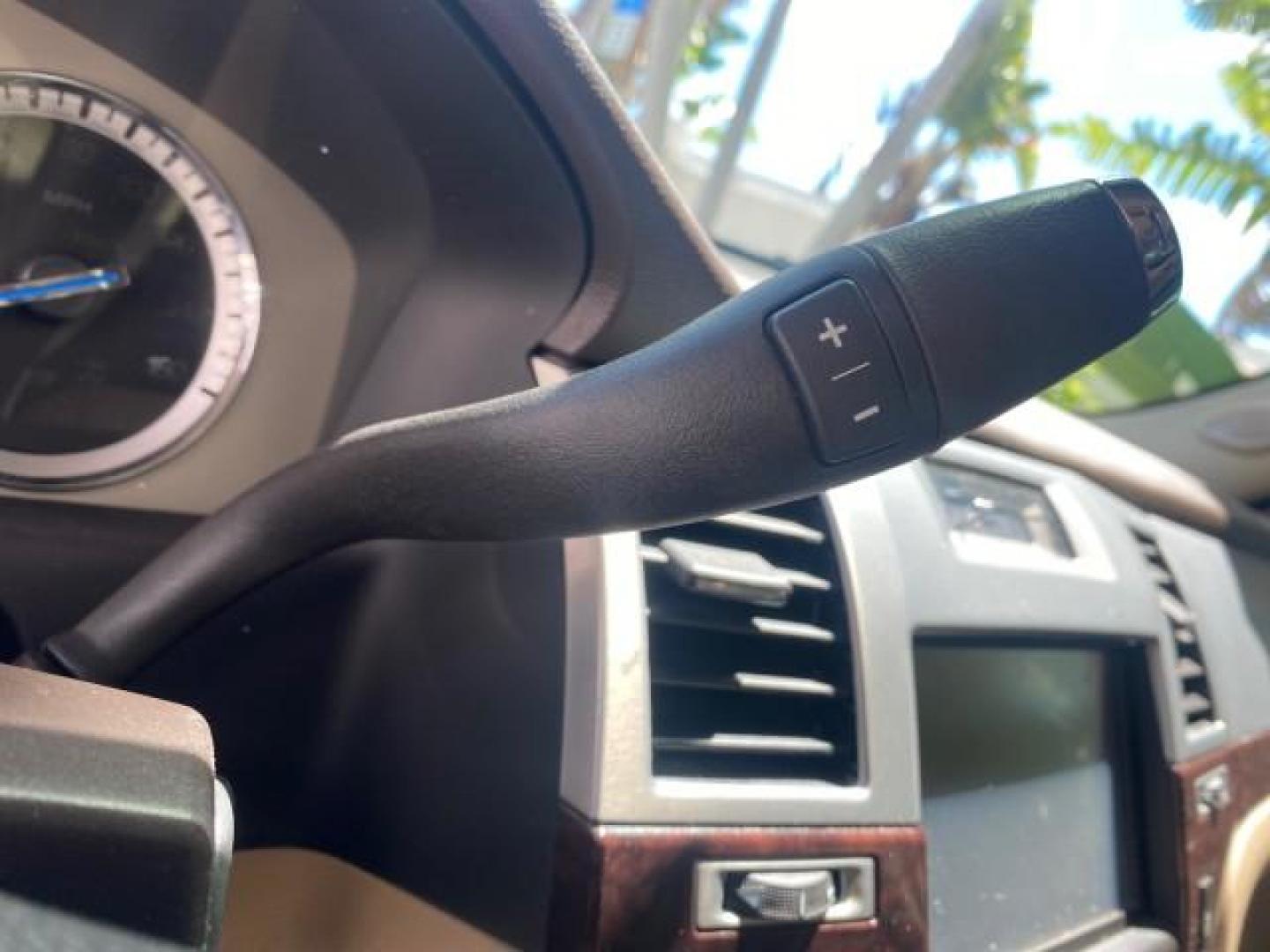 2013 White Diamond Tricoat /Cashmere w/Cocoa Accents Cadillac Escalade Luxury 1 OWNER LOW MILES 70,251 (1GYS3BEF3DR) with an 6.2L Vortec 1000 V8 SFI E85 Engine engine, Automatic transmission, located at 4701 North Dixie Hwy, Pompano Beach, FL, 33064, (954) 422-2889, 26.240938, -80.123474 - OUR WEBPAGE FLORIDACARS1.COM HAS OVER 100 PHOTOS AND FREE CARFAX LINK 2013 CADILLAC ESCALADE LUXURY $ 69,785 NEW 1 G Y S 3 B E F 3 D R 1 6 0 5 8 6 4 DOOR WAGON/SPORT UTILITY 6.2L V8 F OHV 16V FLEX FUEL REAR WHEEL DRIVE Top Features 20 Inch Plus Wheels Parking Sensors A/C Seat(s) Power Hatch/Deck Lid - Photo#55