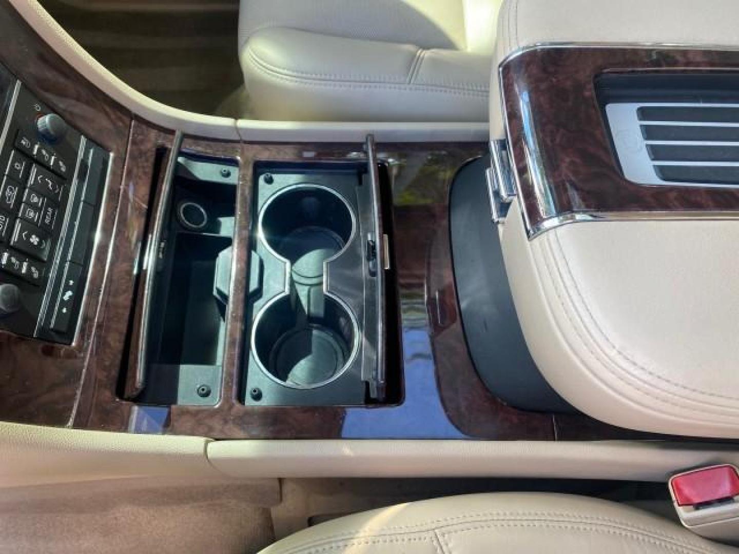 2013 White Diamond Tricoat /Cashmere w/Cocoa Accents Cadillac Escalade Luxury 1 OWNER LOW MILES 70,251 (1GYS3BEF3DR) with an 6.2L Vortec 1000 V8 SFI E85 Engine engine, Automatic transmission, located at 4701 North Dixie Hwy, Pompano Beach, FL, 33064, (954) 422-2889, 26.240938, -80.123474 - OUR WEBPAGE FLORIDACARS1.COM HAS OVER 100 PHOTOS AND FREE CARFAX LINK 2013 CADILLAC ESCALADE LUXURY $ 69,785 NEW 1 G Y S 3 B E F 3 D R 1 6 0 5 8 6 4 DOOR WAGON/SPORT UTILITY 6.2L V8 F OHV 16V FLEX FUEL REAR WHEEL DRIVE Top Features 20 Inch Plus Wheels Parking Sensors A/C Seat(s) Power Hatch/Deck Lid - Photo#64