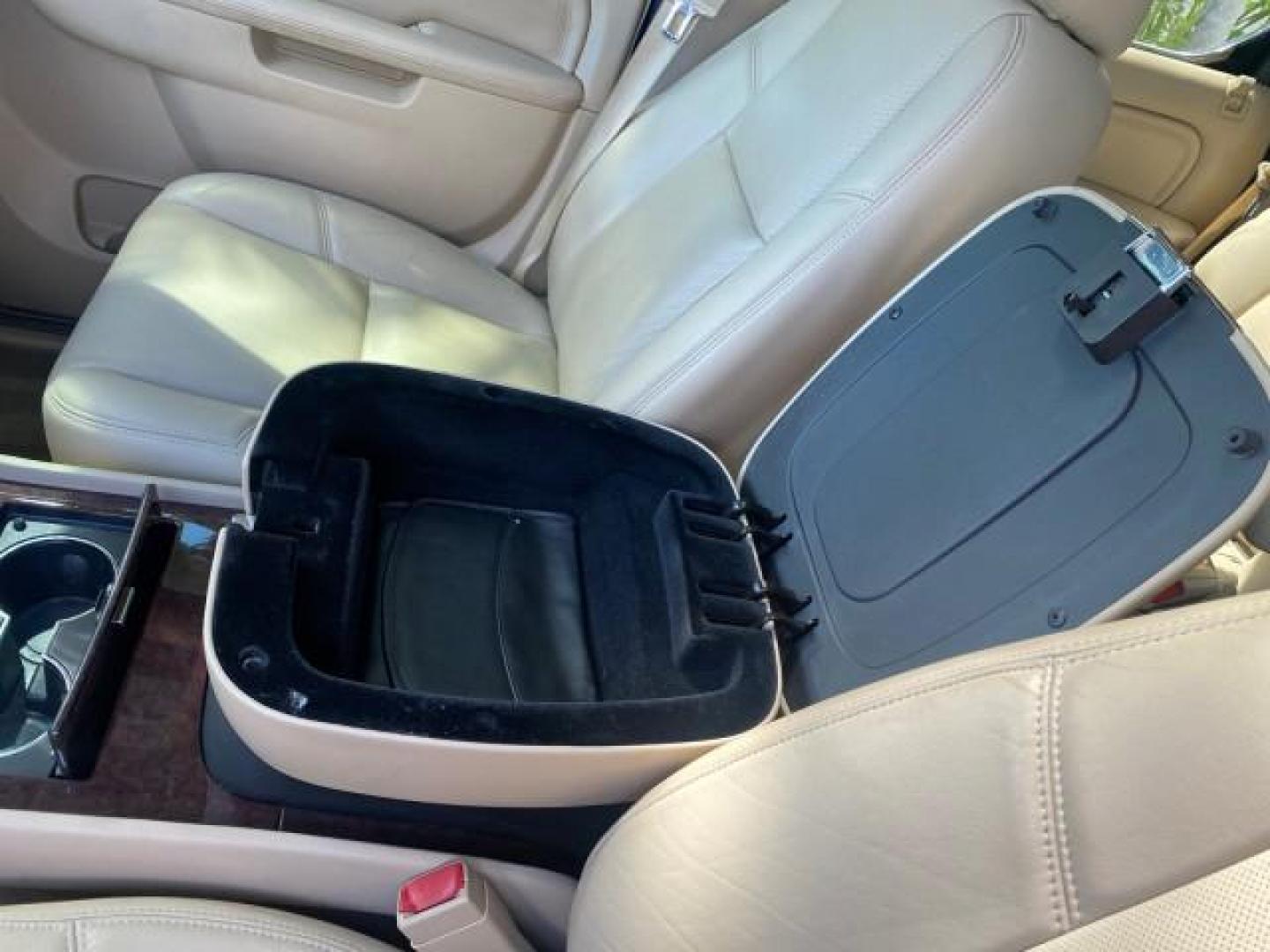 2013 White Diamond Tricoat /Cashmere w/Cocoa Accents Cadillac Escalade Luxury 1 OWNER LOW MILES 70,251 (1GYS3BEF3DR) with an 6.2L Vortec 1000 V8 SFI E85 Engine engine, Automatic transmission, located at 4701 North Dixie Hwy, Pompano Beach, FL, 33064, (954) 422-2889, 26.240938, -80.123474 - OUR WEBPAGE FLORIDACARS1.COM HAS OVER 100 PHOTOS AND FREE CARFAX LINK 2013 CADILLAC ESCALADE LUXURY $ 69,785 NEW 1 G Y S 3 B E F 3 D R 1 6 0 5 8 6 4 DOOR WAGON/SPORT UTILITY 6.2L V8 F OHV 16V FLEX FUEL REAR WHEEL DRIVE Top Features 20 Inch Plus Wheels Parking Sensors A/C Seat(s) Power Hatch/Deck Lid - Photo#66