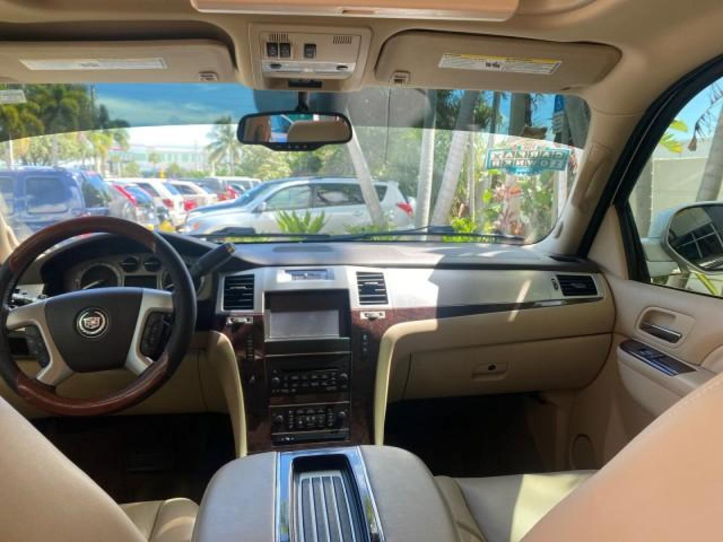 2013 White Diamond Tricoat /Cashmere w/Cocoa Accents Cadillac Escalade Luxury 1 OWNER LOW MILES 70,251 (1GYS3BEF3DR) with an 6.2L Vortec 1000 V8 SFI E85 Engine engine, Automatic transmission, located at 4701 North Dixie Hwy, Pompano Beach, FL, 33064, (954) 422-2889, 26.240938, -80.123474 - OUR WEBPAGE FLORIDACARS1.COM HAS OVER 100 PHOTOS AND FREE CARFAX LINK 2013 CADILLAC ESCALADE LUXURY $ 69,785 NEW 1 G Y S 3 B E F 3 D R 1 6 0 5 8 6 4 DOOR WAGON/SPORT UTILITY 6.2L V8 F OHV 16V FLEX FUEL REAR WHEEL DRIVE Top Features 20 Inch Plus Wheels Parking Sensors A/C Seat(s) Power Hatch/Deck Lid - Photo#85