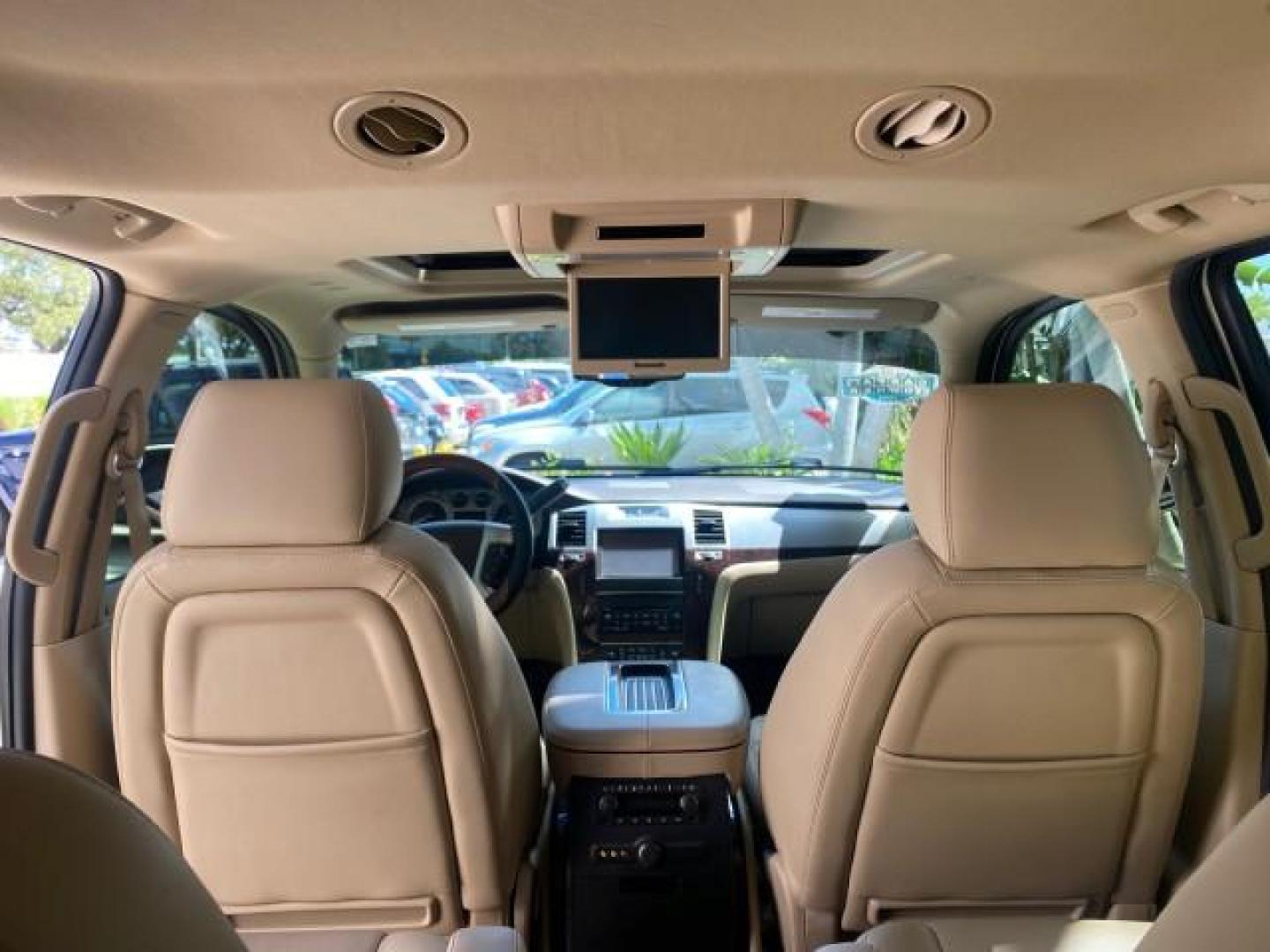 2013 White Diamond Tricoat /Cashmere w/Cocoa Accents Cadillac Escalade Luxury 1 OWNER LOW MILES 70,251 (1GYS3BEF3DR) with an 6.2L Vortec 1000 V8 SFI E85 Engine engine, Automatic transmission, located at 4701 North Dixie Hwy, Pompano Beach, FL, 33064, (954) 422-2889, 26.240938, -80.123474 - OUR WEBPAGE FLORIDACARS1.COM HAS OVER 100 PHOTOS AND FREE CARFAX LINK 2013 CADILLAC ESCALADE LUXURY $ 69,785 NEW 1 G Y S 3 B E F 3 D R 1 6 0 5 8 6 4 DOOR WAGON/SPORT UTILITY 6.2L V8 F OHV 16V FLEX FUEL REAR WHEEL DRIVE Top Features 20 Inch Plus Wheels Parking Sensors A/C Seat(s) Power Hatch/Deck Lid - Photo#90