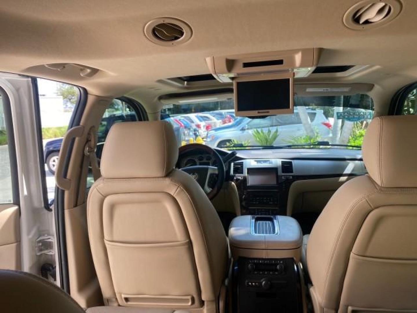 2013 White Diamond Tricoat /Cashmere w/Cocoa Accents Cadillac Escalade Luxury 1 OWNER LOW MILES 70,251 (1GYS3BEF3DR) with an 6.2L Vortec 1000 V8 SFI E85 Engine engine, Automatic transmission, located at 4701 North Dixie Hwy, Pompano Beach, FL, 33064, (954) 422-2889, 26.240938, -80.123474 - OUR WEBPAGE FLORIDACARS1.COM HAS OVER 100 PHOTOS AND FREE CARFAX LINK 2013 CADILLAC ESCALADE LUXURY $ 69,785 NEW 1 G Y S 3 B E F 3 D R 1 6 0 5 8 6 4 DOOR WAGON/SPORT UTILITY 6.2L V8 F OHV 16V FLEX FUEL REAR WHEEL DRIVE Top Features 20 Inch Plus Wheels Parking Sensors A/C Seat(s) Power Hatch/Deck Lid - Photo#94