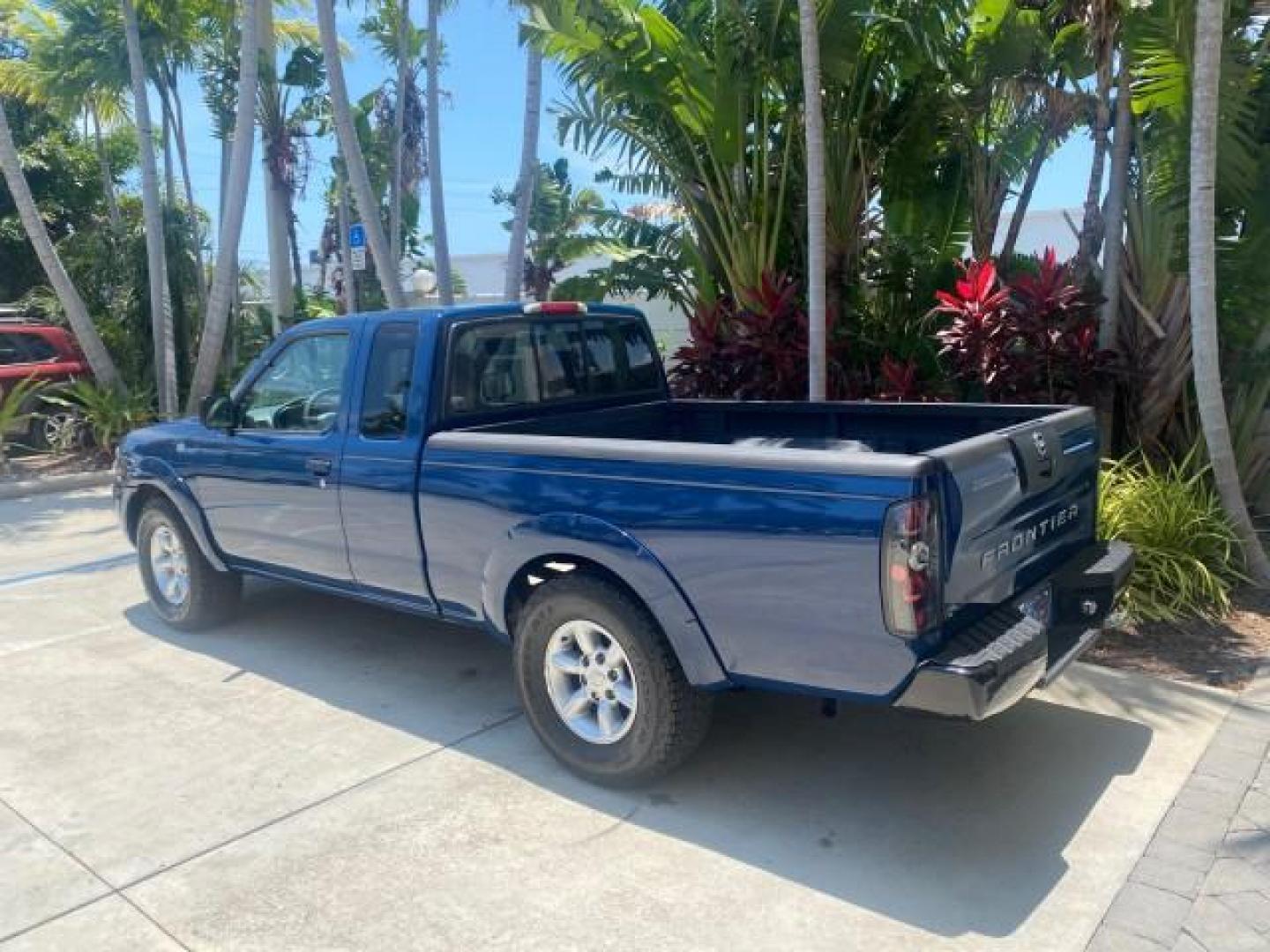 2002 Electric Blue Metallic /Gray Nissan Frontier 2WD XE FL LOW MILES 73,028 (1N6DD26S92C) with an 2.4L DOHC SMPI 16-Valve 4-Cyl Engine engine, Automatic transmission, located at 4701 North Dixie Hwy, Pompano Beach, FL, 33064, (954) 422-2889, 26.240938, -80.123474 - OUR WEBPAGE FLORIDACARS1.COM HAS OVER 100 PHOTOS AND FREE CARFAX LINK 2002 NISSAN FRONTIER XE VIN: 1N6DD26S92C366273 1 N 6 D D 2 6 S 9 2 C 3 6 6 2 7 3 CLUB CAB PICKUP 2.4L I4 F DOHC 16V GASOLINE REAR WHEEL DRIVE Top Features Alloy Wheels Cloth Seats Bed Liner Basic Features ABS Brakes Air Conditioni - Photo#5