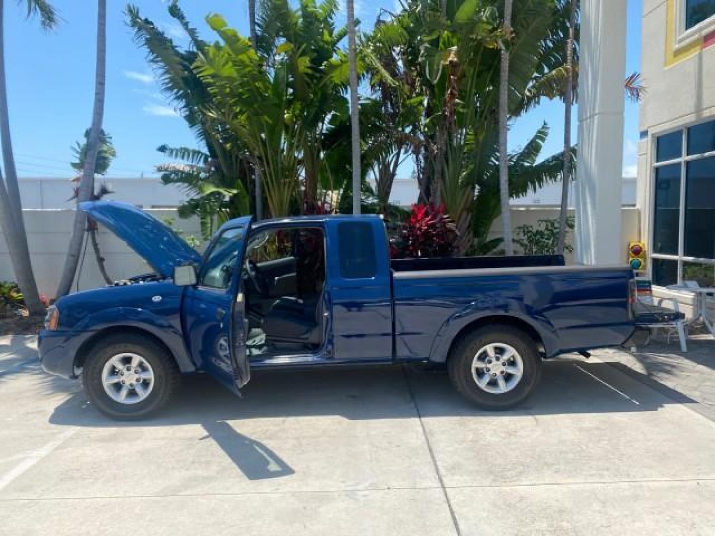 2002 Electric Blue Metallic /Gray Nissan Frontier 2WD XE FL LOW MILES 73,028 (1N6DD26S92C) with an 2.4L DOHC SMPI 16-Valve 4-Cyl Engine engine, Automatic transmission, located at 4701 North Dixie Hwy, Pompano Beach, FL, 33064, (954) 422-2889, 26.240938, -80.123474 - OUR WEBPAGE FLORIDACARS1.COM HAS OVER 100 PHOTOS AND FREE CARFAX LINK 2002 NISSAN FRONTIER XE VIN: 1N6DD26S92C366273 1 N 6 D D 2 6 S 9 2 C 3 6 6 2 7 3 CLUB CAB PICKUP 2.4L I4 F DOHC 16V GASOLINE REAR WHEEL DRIVE Top Features Alloy Wheels Cloth Seats Bed Liner Basic Features ABS Brakes Air Conditioni - Photo#8