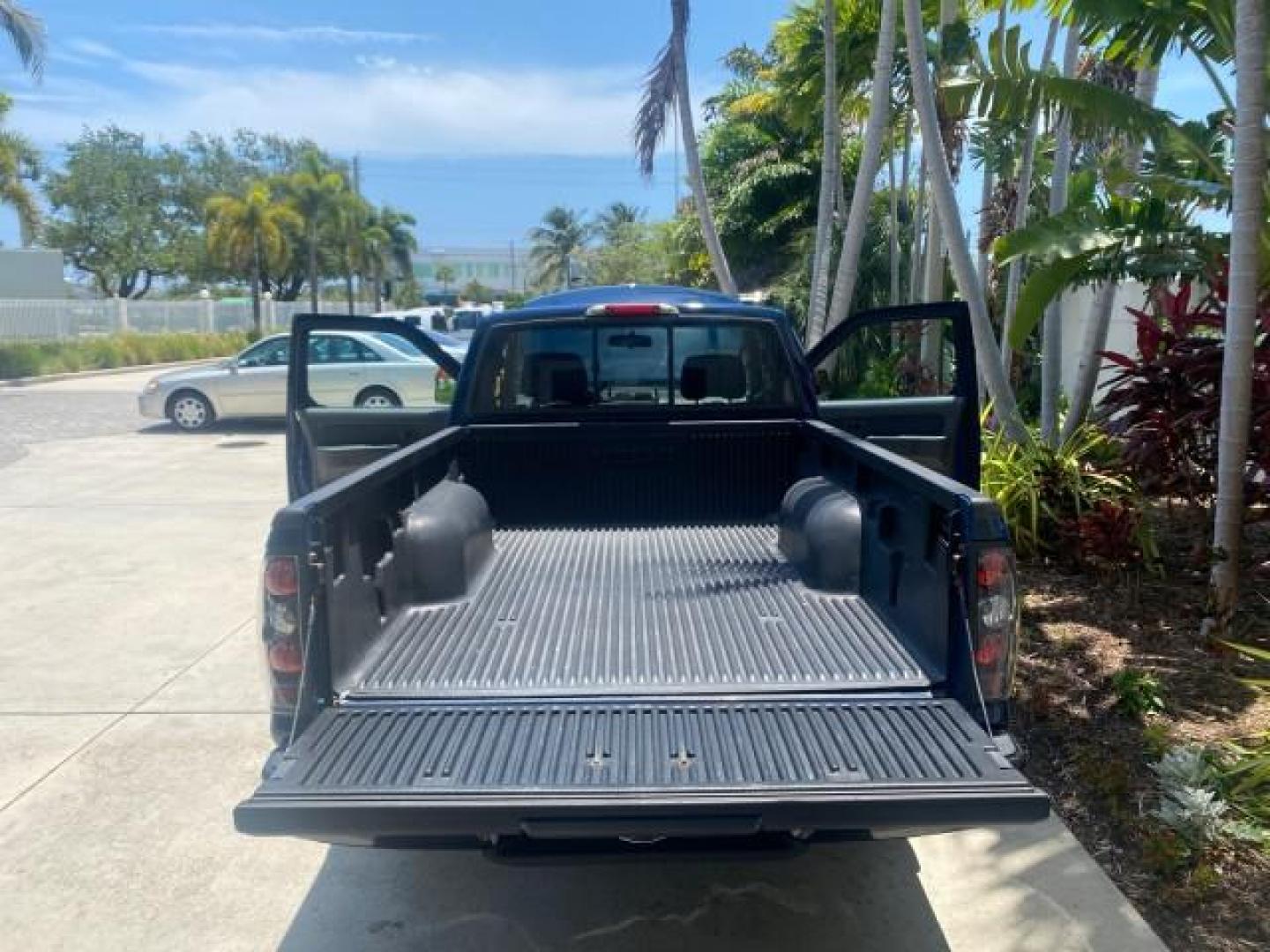 2002 Electric Blue Metallic /Gray Nissan Frontier 2WD XE FL LOW MILES 73,028 (1N6DD26S92C) with an 2.4L DOHC SMPI 16-Valve 4-Cyl Engine engine, Automatic transmission, located at 4701 North Dixie Hwy, Pompano Beach, FL, 33064, (954) 422-2889, 26.240938, -80.123474 - OUR WEBPAGE FLORIDACARS1.COM HAS OVER 100 PHOTOS AND FREE CARFAX LINK 2002 NISSAN FRONTIER XE VIN: 1N6DD26S92C366273 1 N 6 D D 2 6 S 9 2 C 3 6 6 2 7 3 CLUB CAB PICKUP 2.4L I4 F DOHC 16V GASOLINE REAR WHEEL DRIVE Top Features Alloy Wheels Cloth Seats Bed Liner Basic Features ABS Brakes Air Conditioni - Photo#15