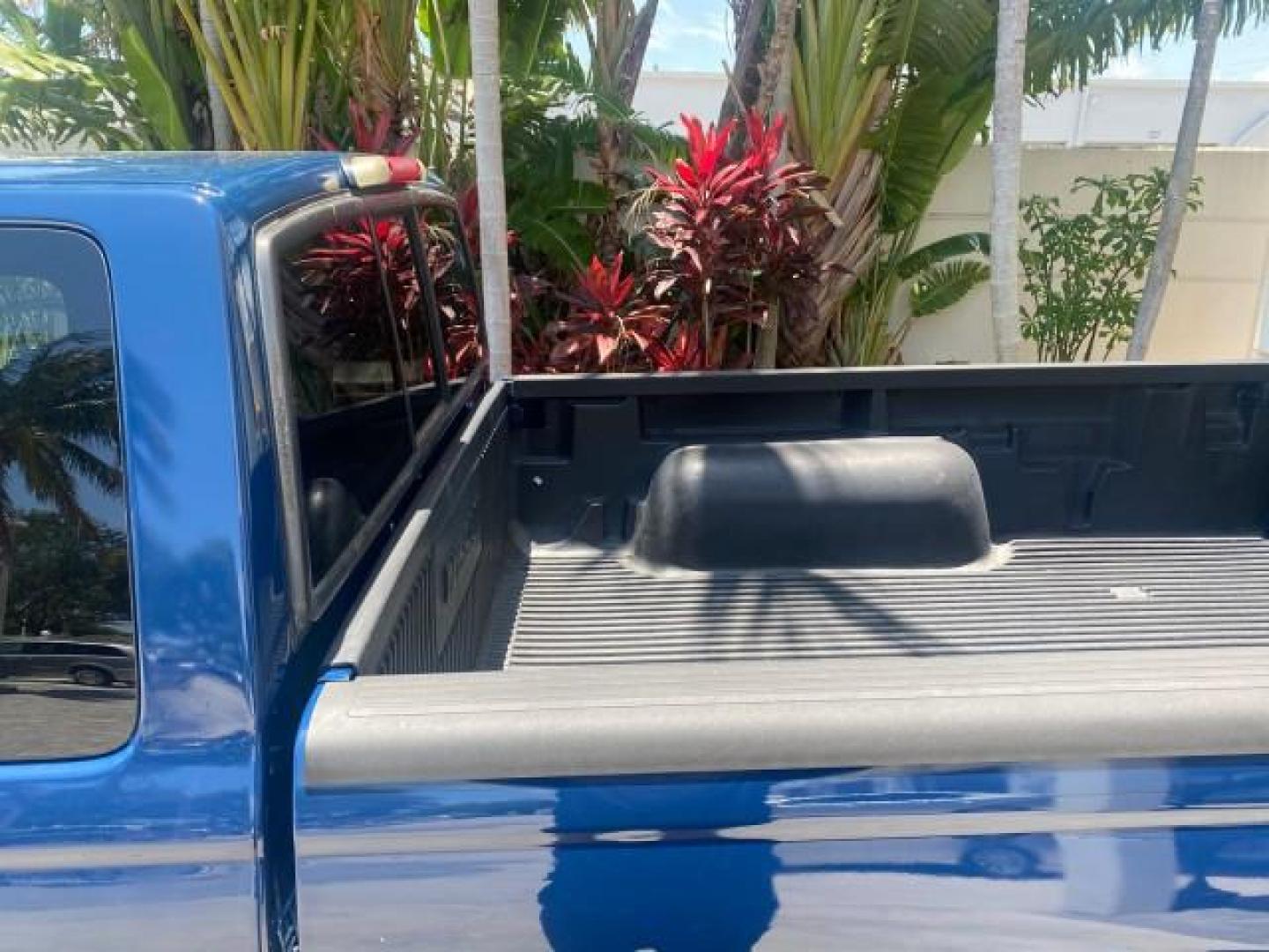 2002 Electric Blue Metallic /Gray Nissan Frontier 2WD XE FL LOW MILES 73,028 (1N6DD26S92C) with an 2.4L DOHC SMPI 16-Valve 4-Cyl Engine engine, Automatic transmission, located at 4701 North Dixie Hwy, Pompano Beach, FL, 33064, (954) 422-2889, 26.240938, -80.123474 - OUR WEBPAGE FLORIDACARS1.COM HAS OVER 100 PHOTOS AND FREE CARFAX LINK 2002 NISSAN FRONTIER XE VIN: 1N6DD26S92C366273 1 N 6 D D 2 6 S 9 2 C 3 6 6 2 7 3 CLUB CAB PICKUP 2.4L I4 F DOHC 16V GASOLINE REAR WHEEL DRIVE Top Features Alloy Wheels Cloth Seats Bed Liner Basic Features ABS Brakes Air Conditioni - Photo#61